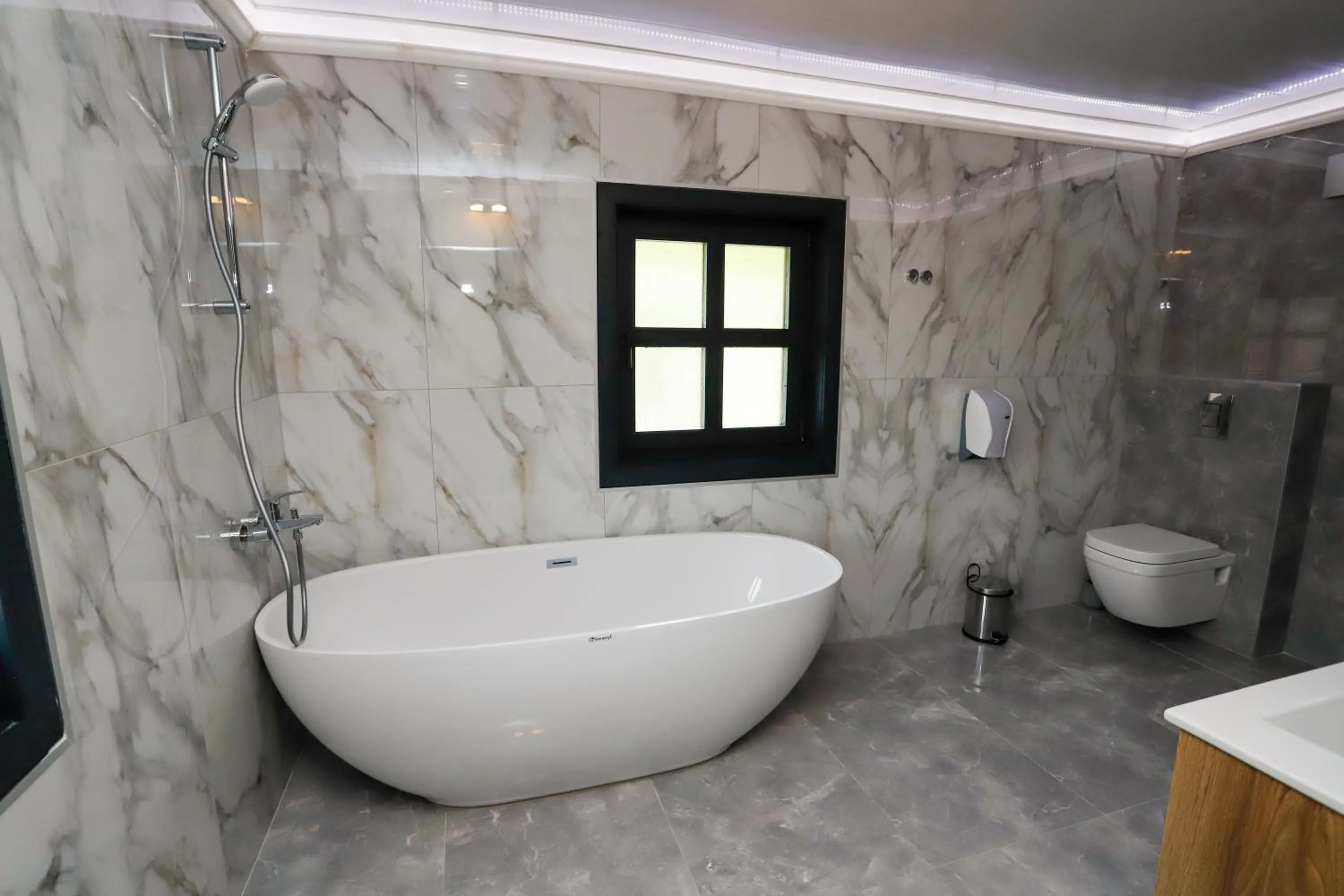 Shower in Glavatarski Han