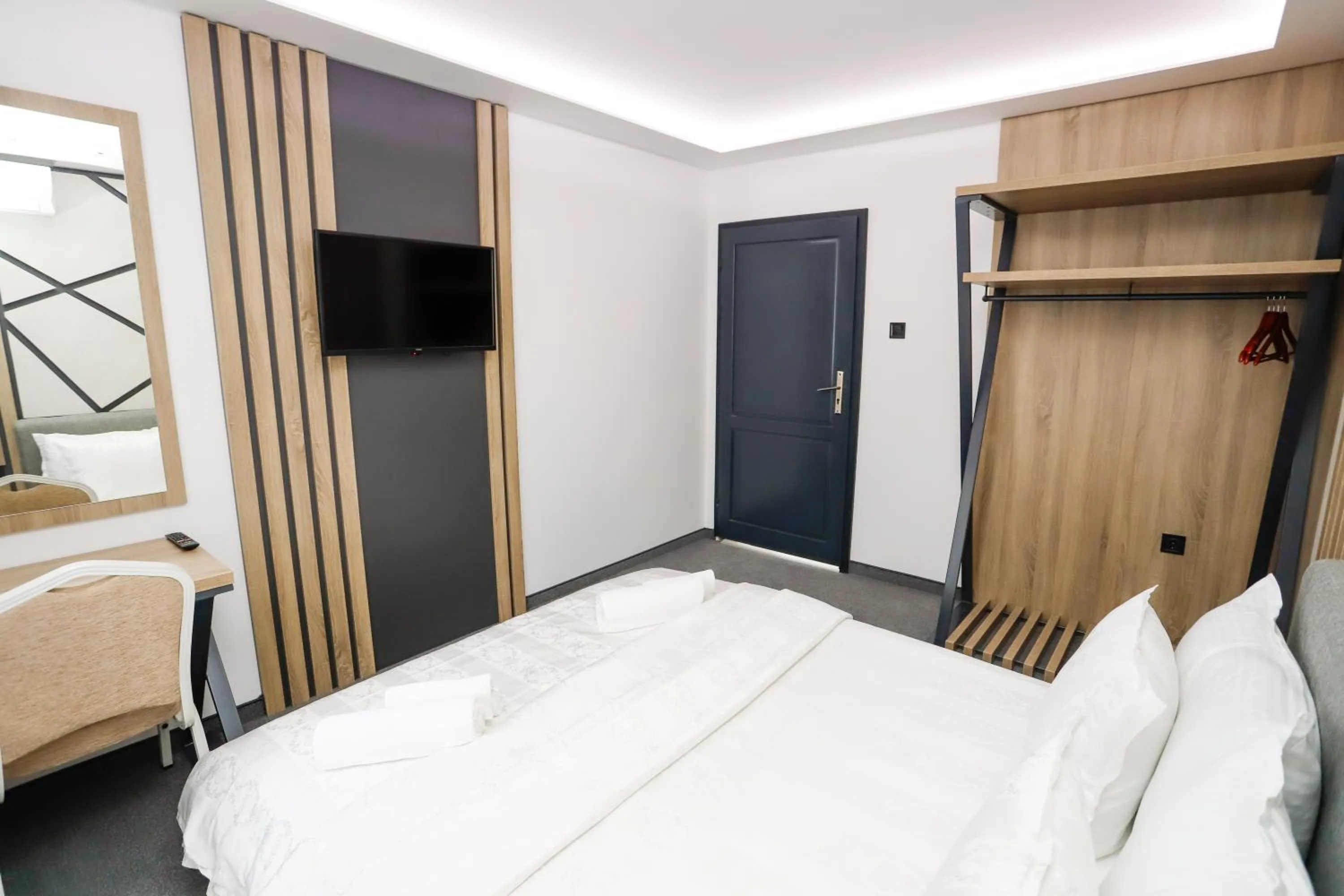 Communal lounge/ TV room, Bed in Glavatarski Han