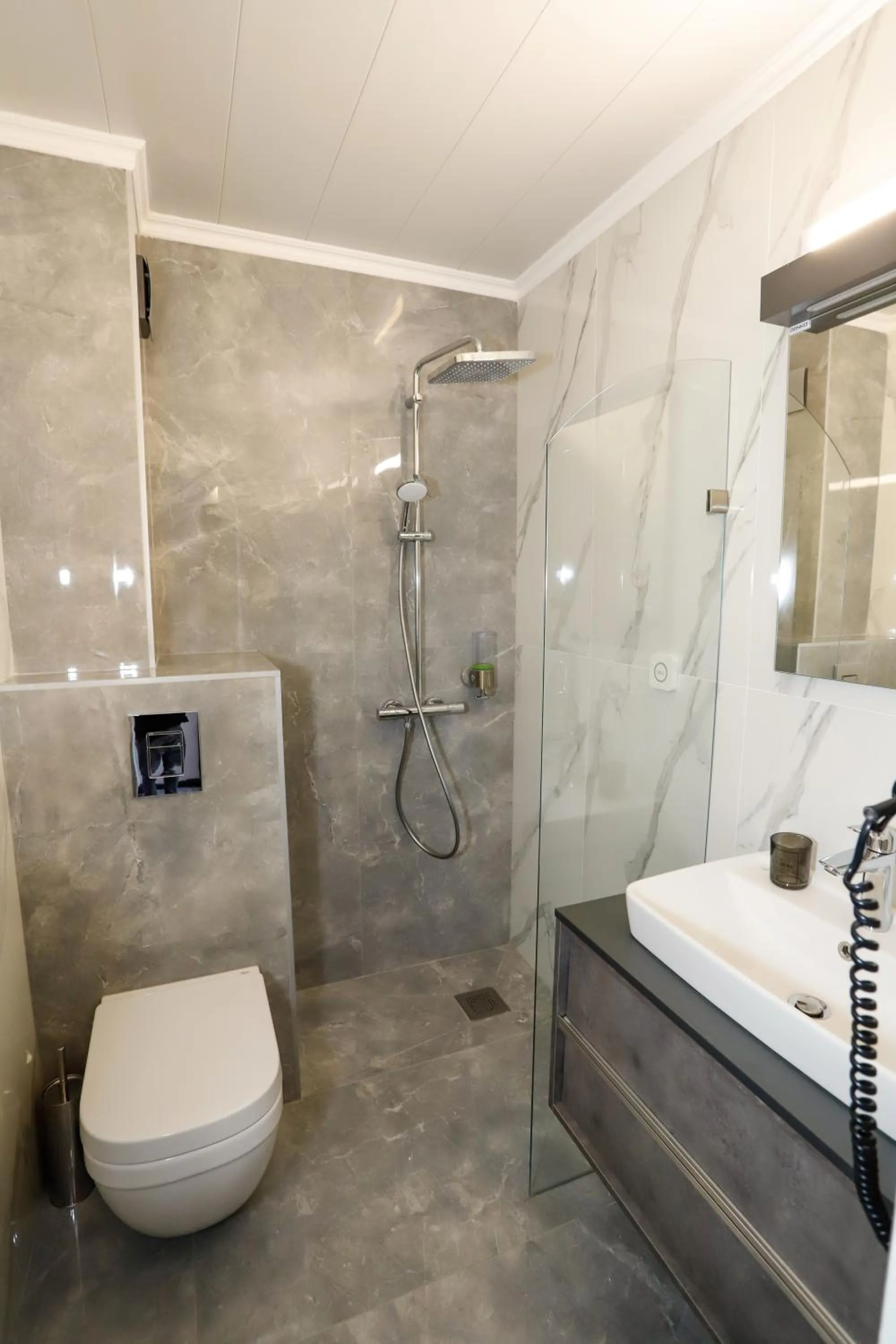 Shower in Glavatarski Han