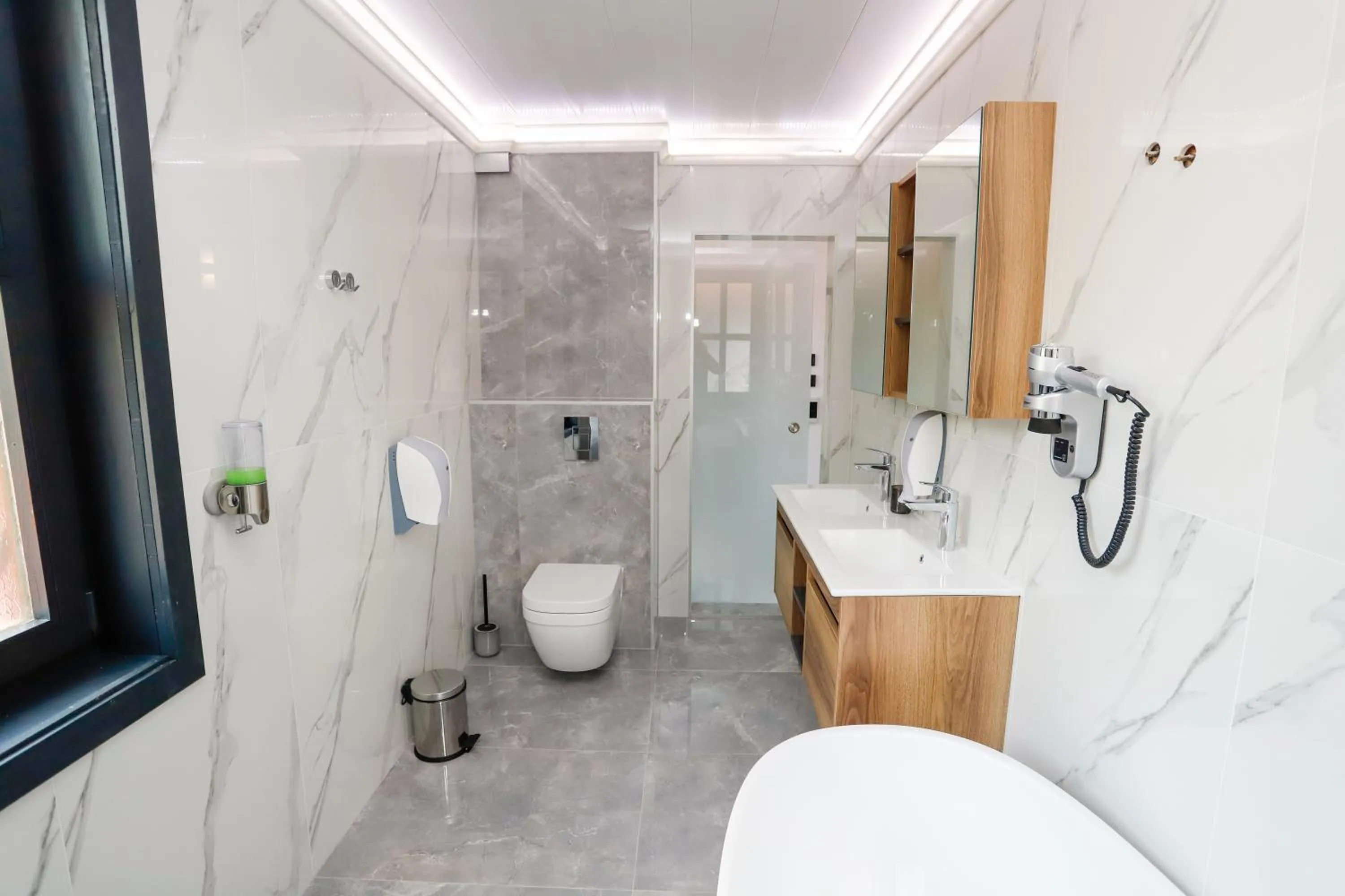 Shower in Glavatarski Han