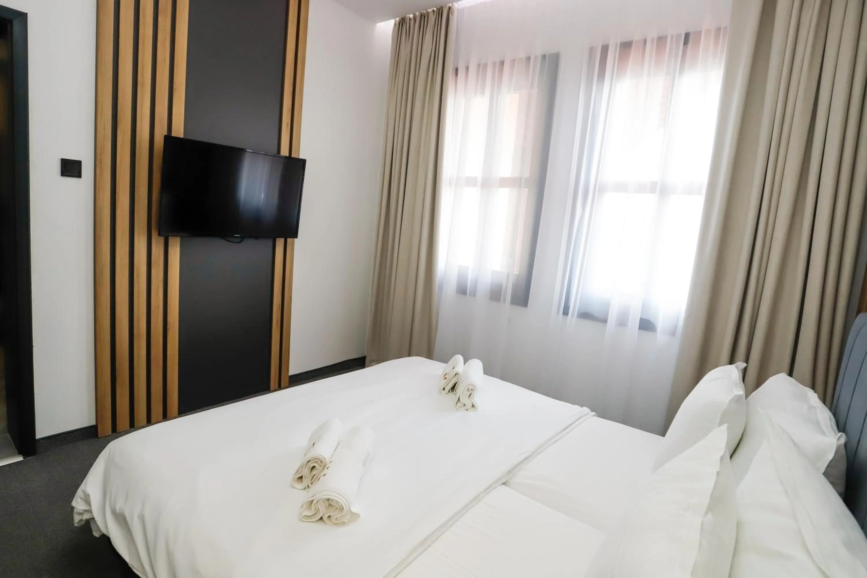 Communal lounge/ TV room, Bed in Glavatarski Han