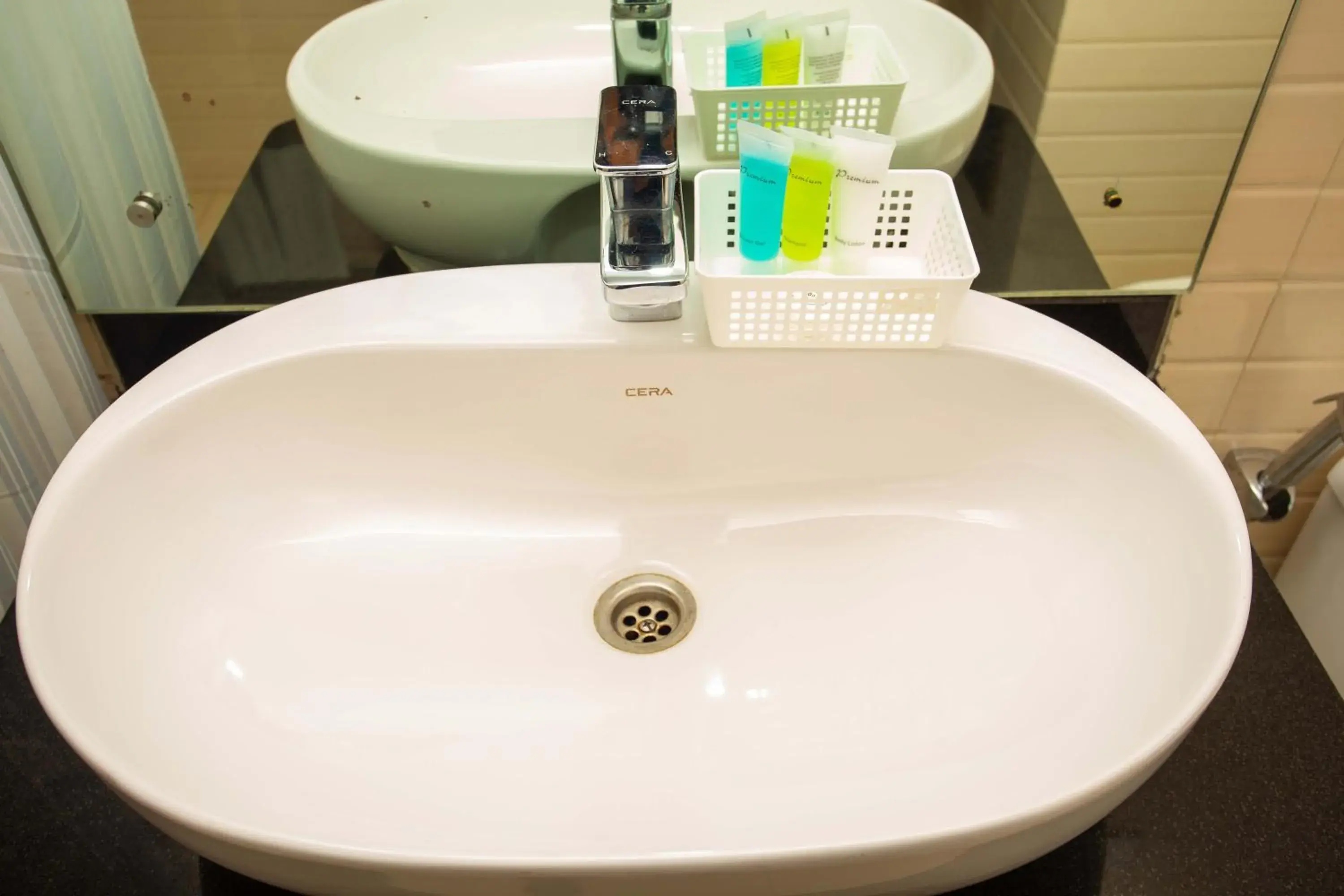 Deluxe Twin Room - single occupancy in Hotel Lake Paradise Deluxe Twin Room - single occupancy in Hotel Lake Paradise