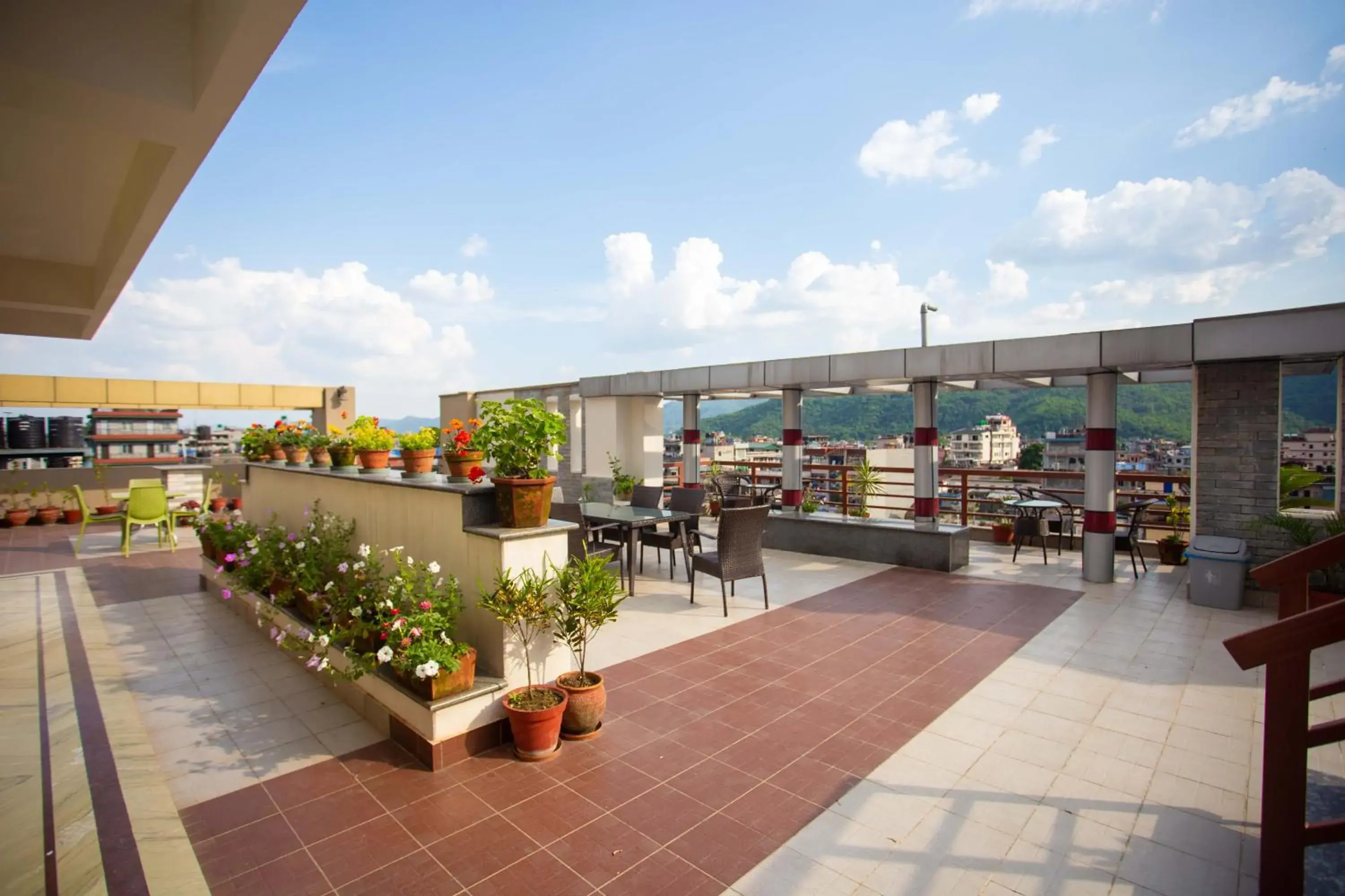 Restaurant/places to eat in Hotel Lake Paradise Restaurant/places to eat in Hotel Lake Paradise