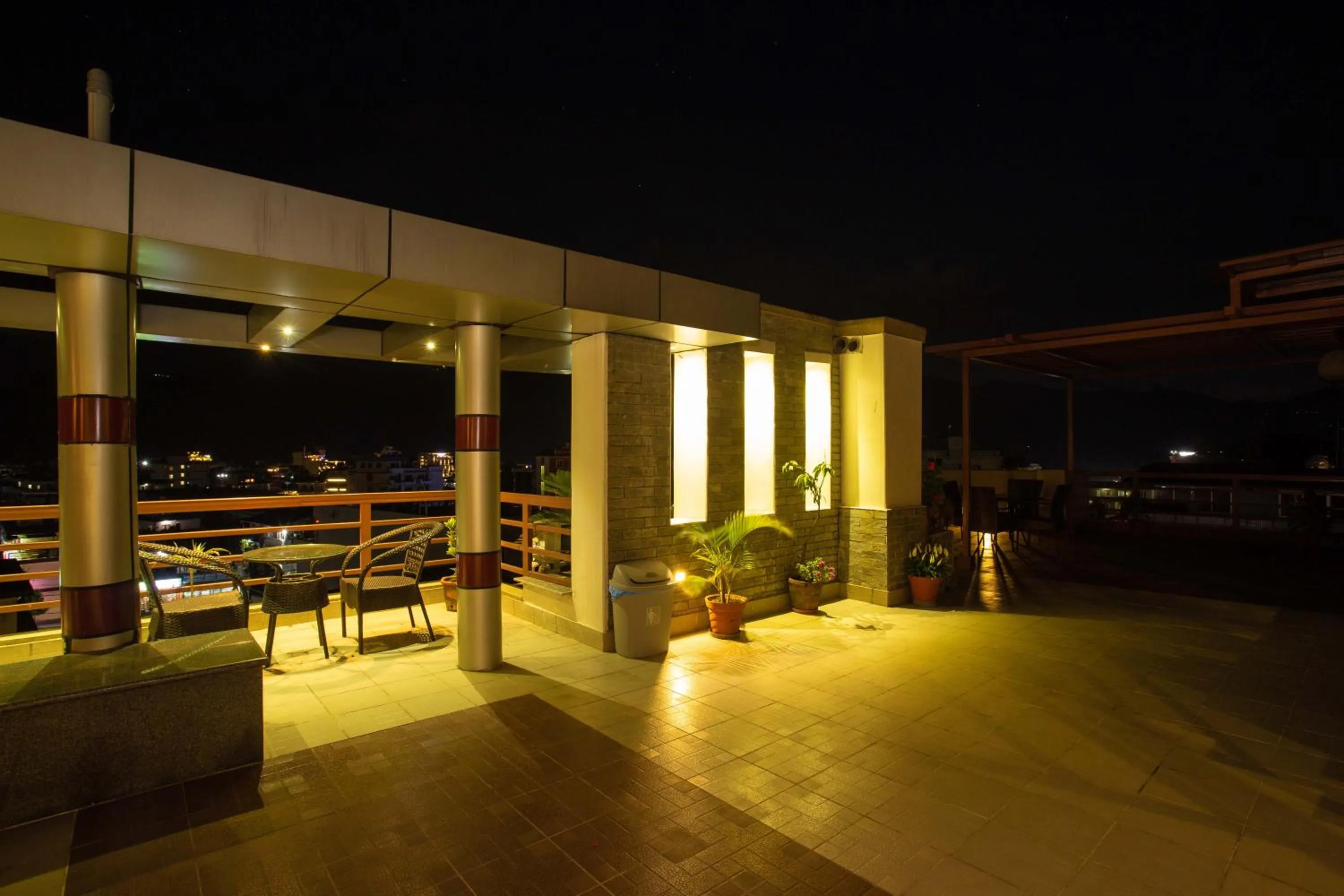 Night in Hotel Lake Paradise