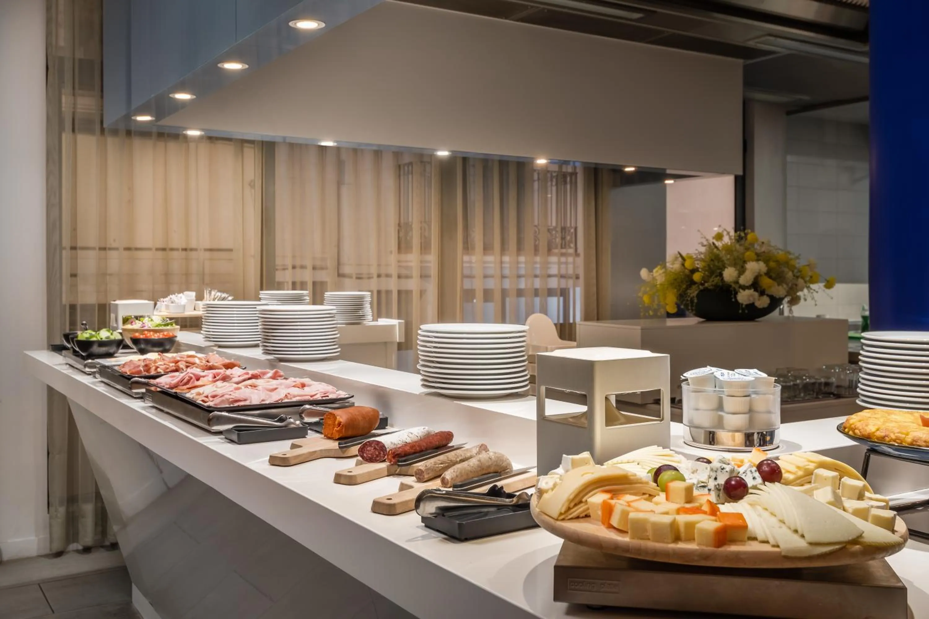 Buffet breakfast in Hotel Medium Sitges Park