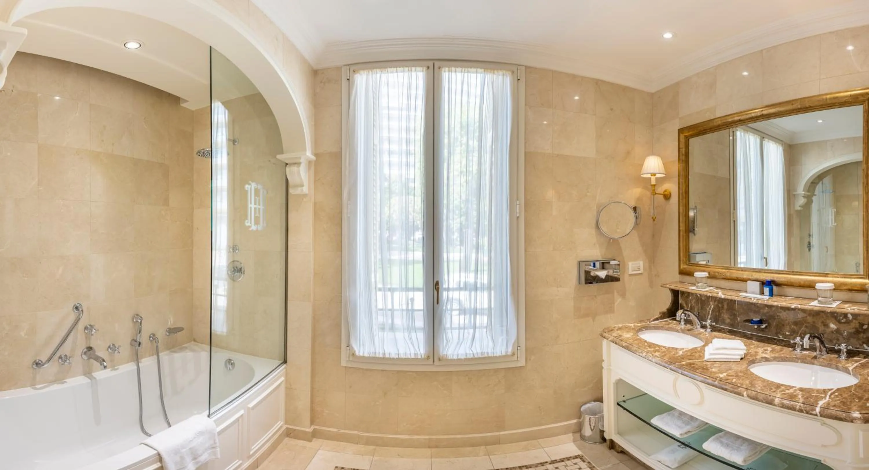 Bathroom in Hôtel Hermitage Monte-Carlo