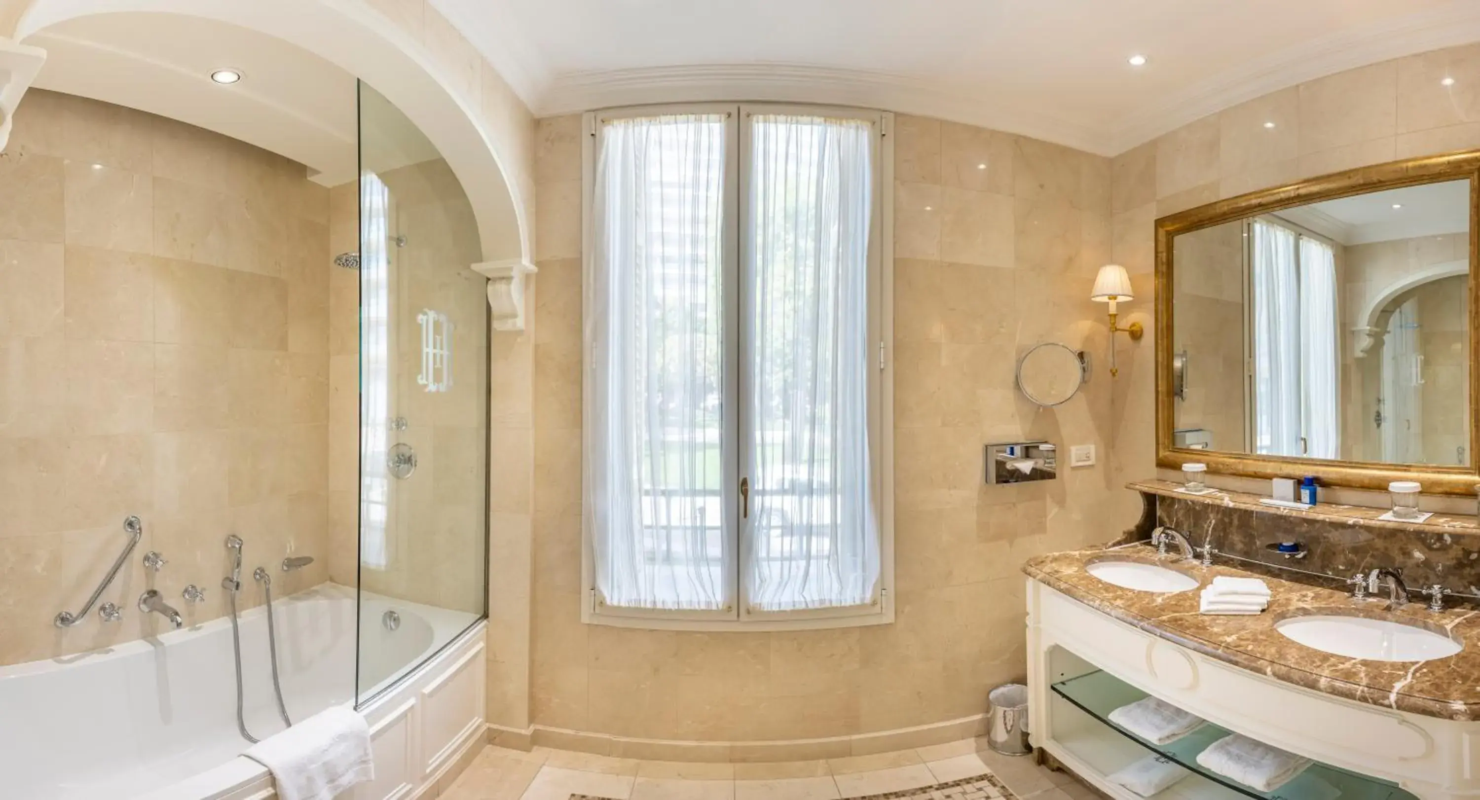 Bathroom in Hôtel Hermitage Monte-Carlo Bathroom in Hôtel Hermitage Monte-Carlo