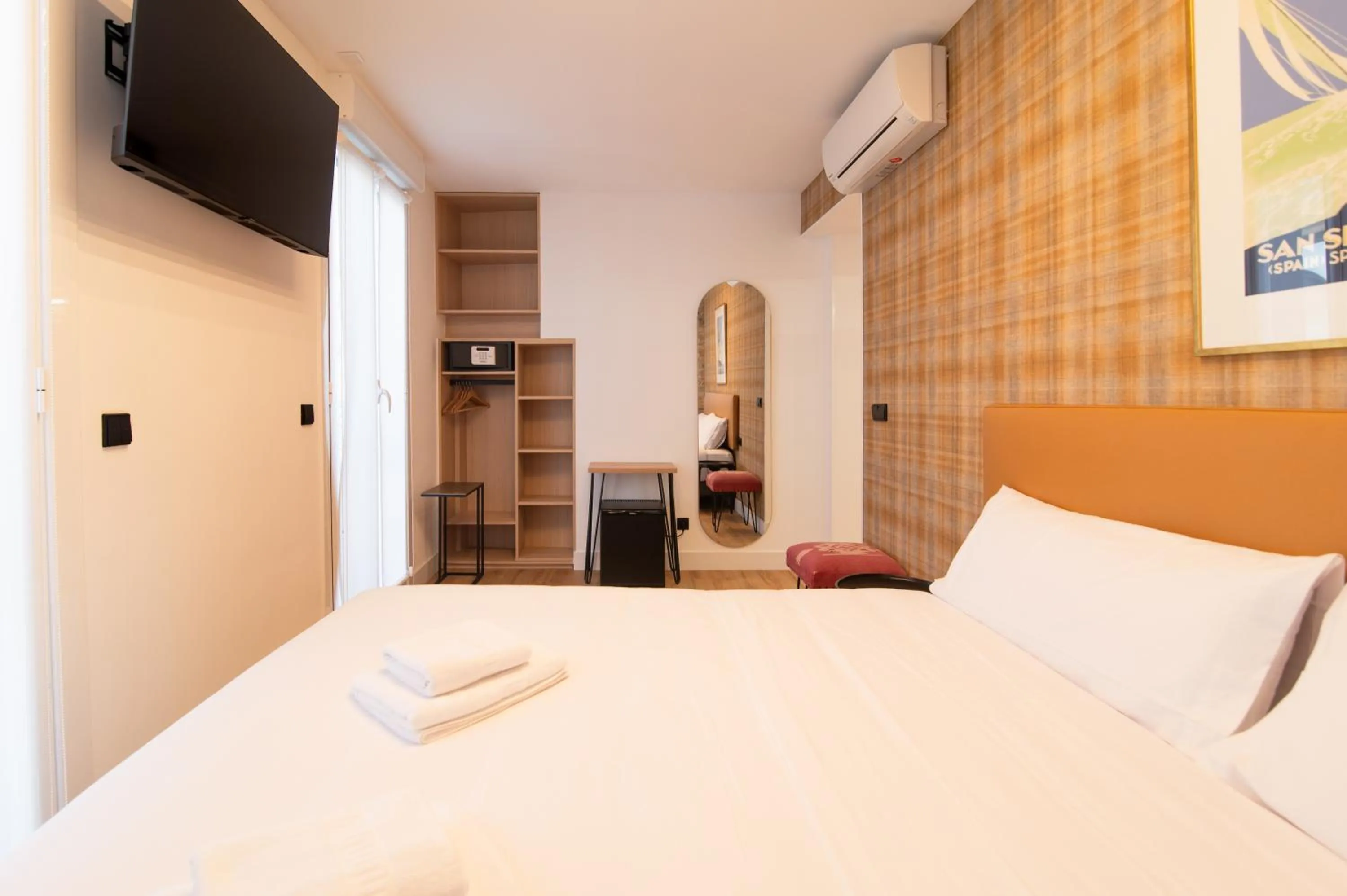 Bed in Boulevard Roomss