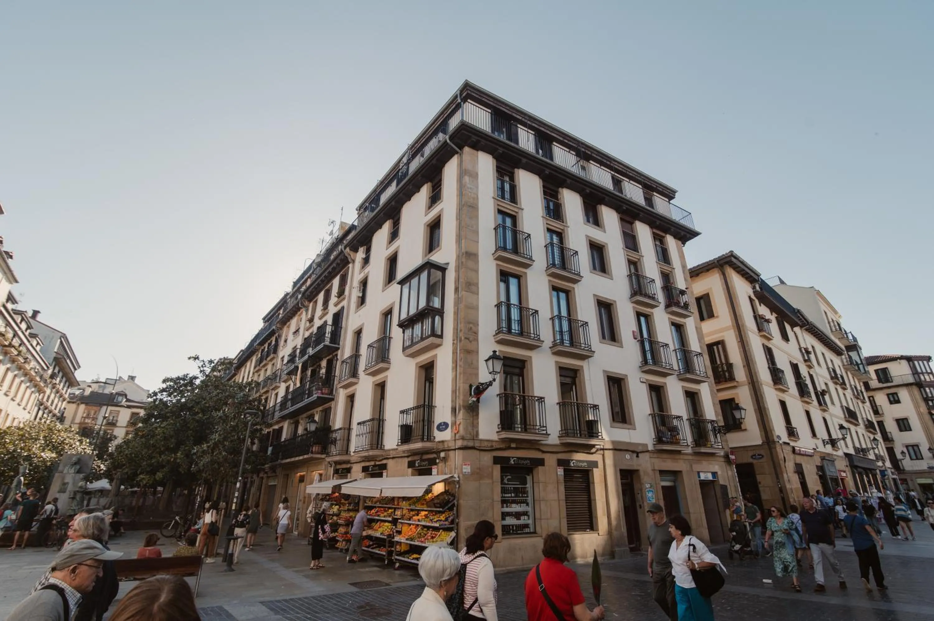 Property building in Boulevard Roomss