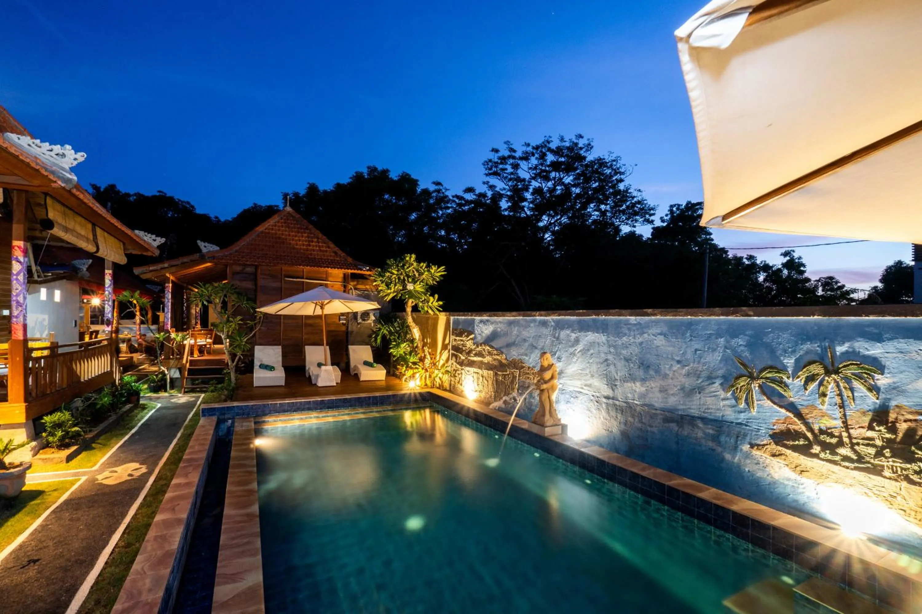 Swimming pool in Radiance Sunset Villas Lembongan