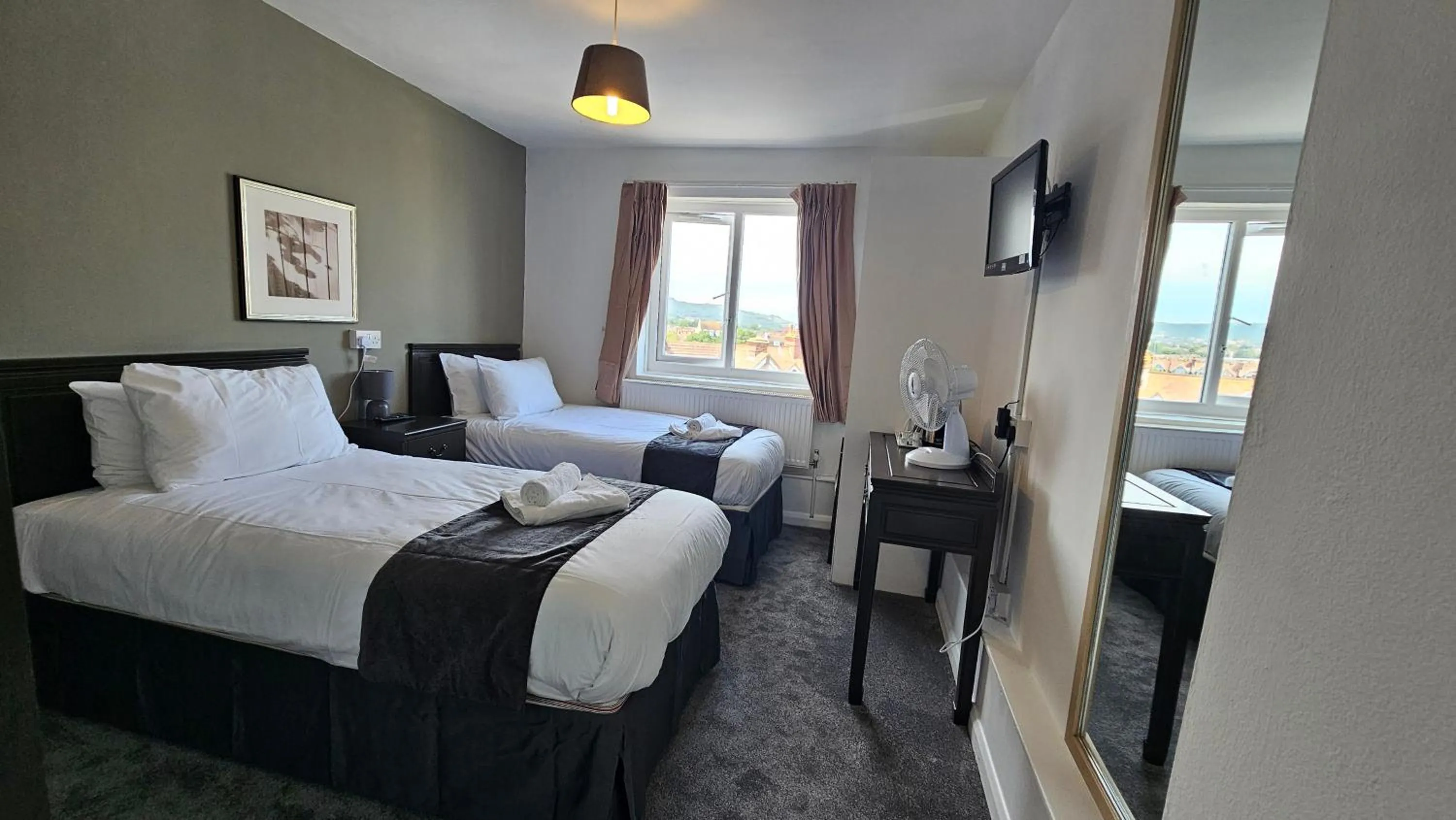 Photo of the whole room, Bed in The Strand Hotel