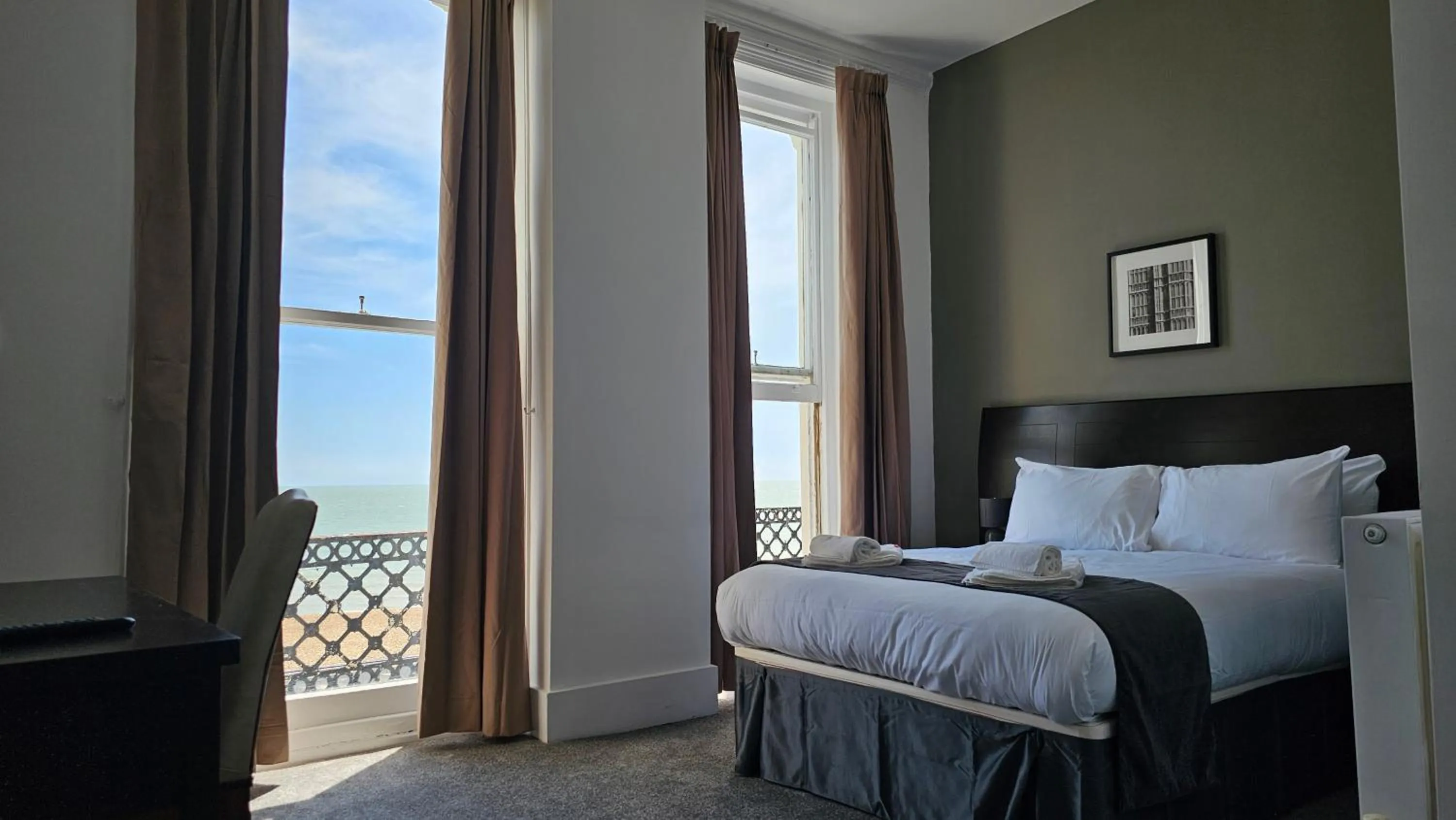 Bedroom, Bed in The Strand Hotel