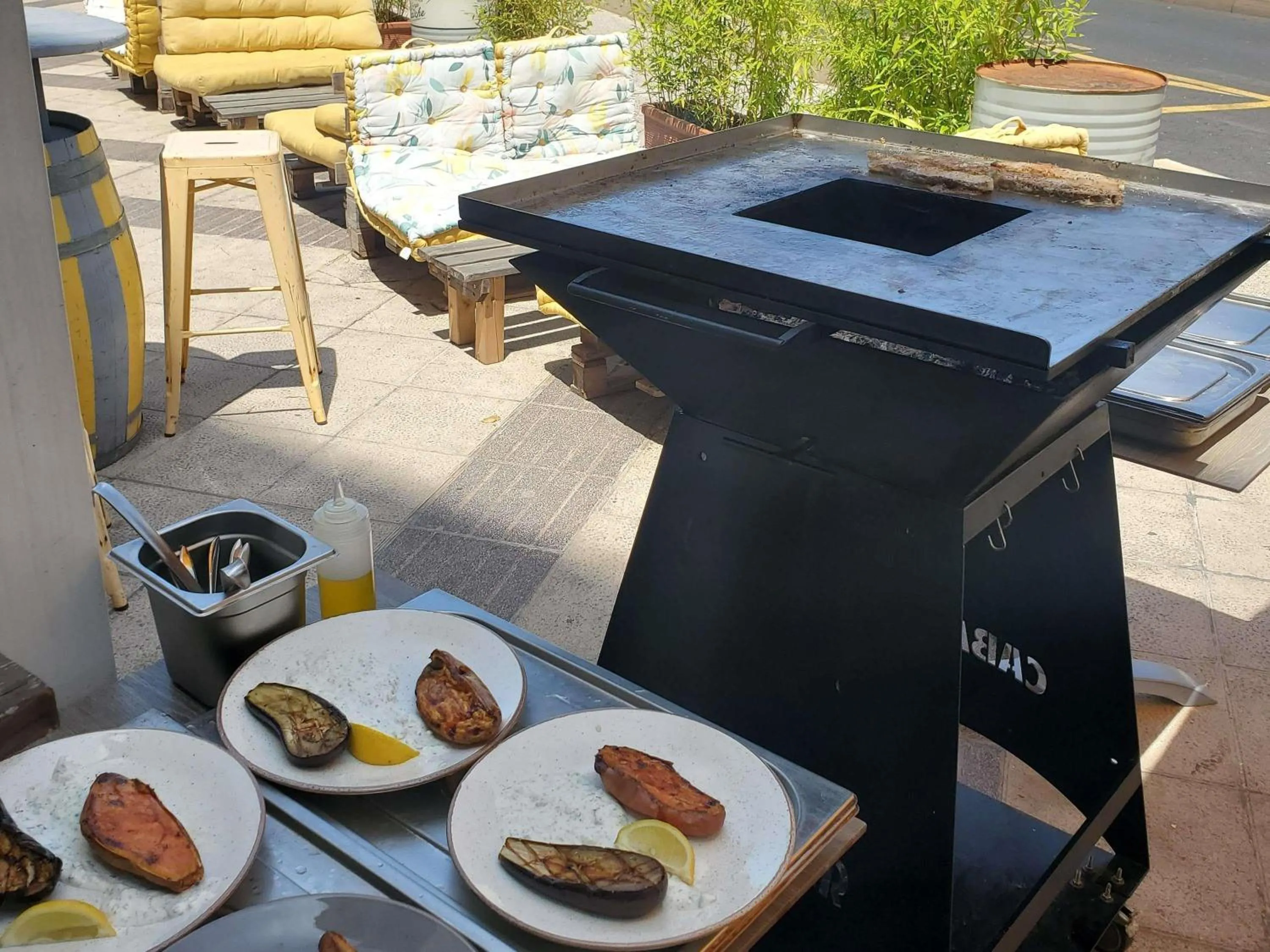 Restaurant/places to eat in ibis Montpellier Centre Polygone