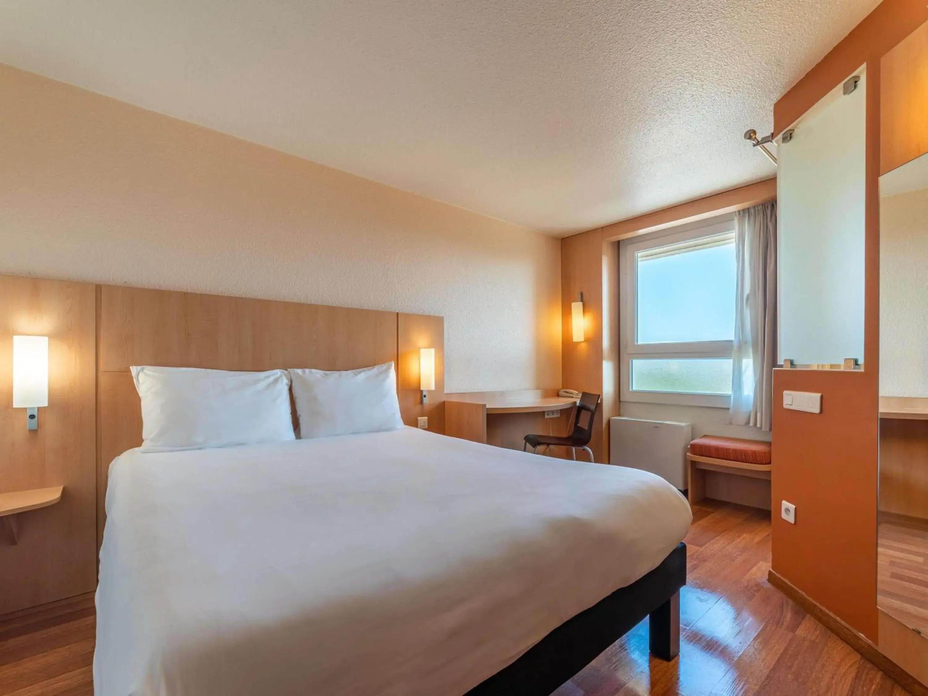 Property building, Bed in ibis Montpellier Centre Polygone Property building, Bed in ibis Montpellier Centre Polygone