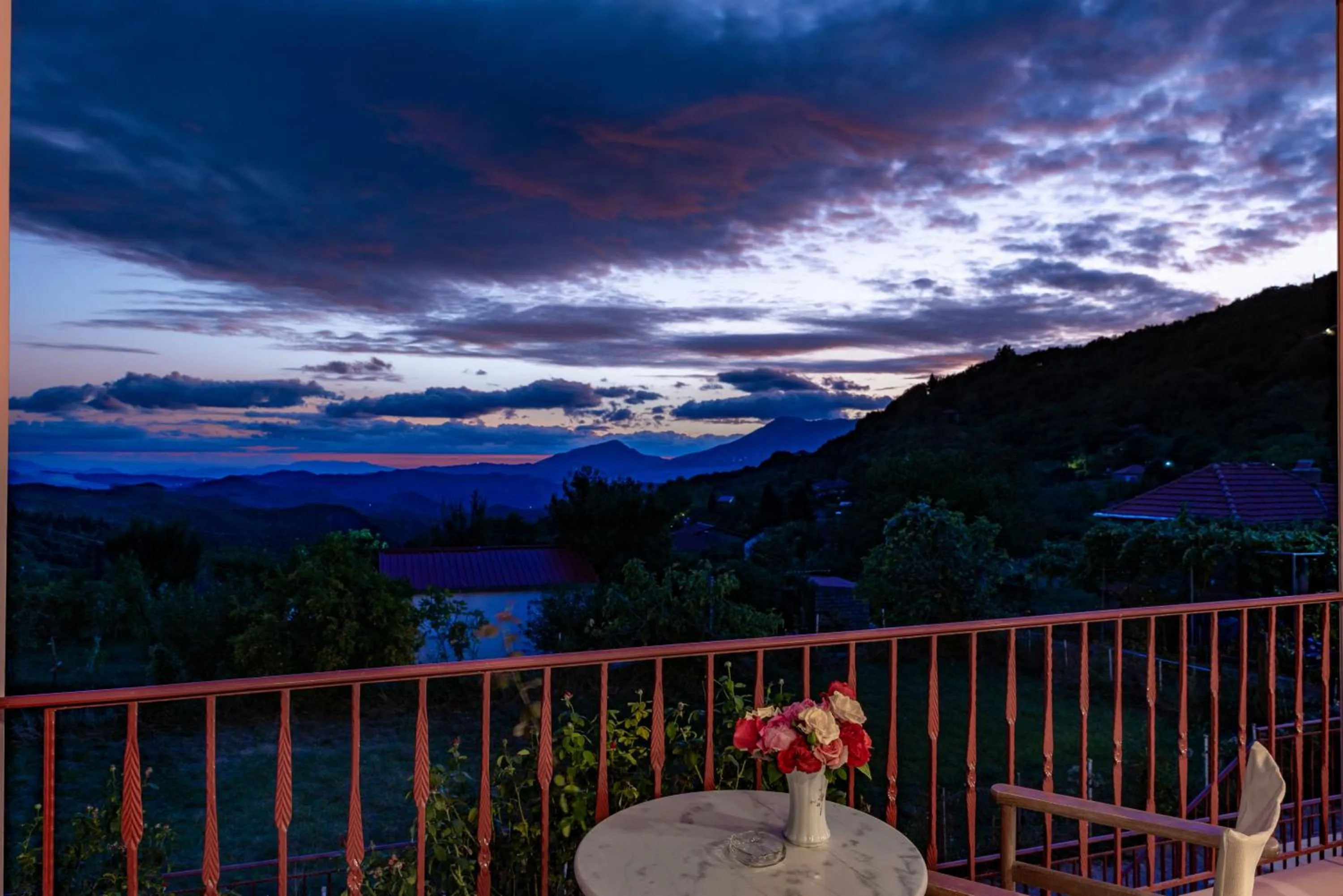 Nearby landmark in Xenonas Kypseli