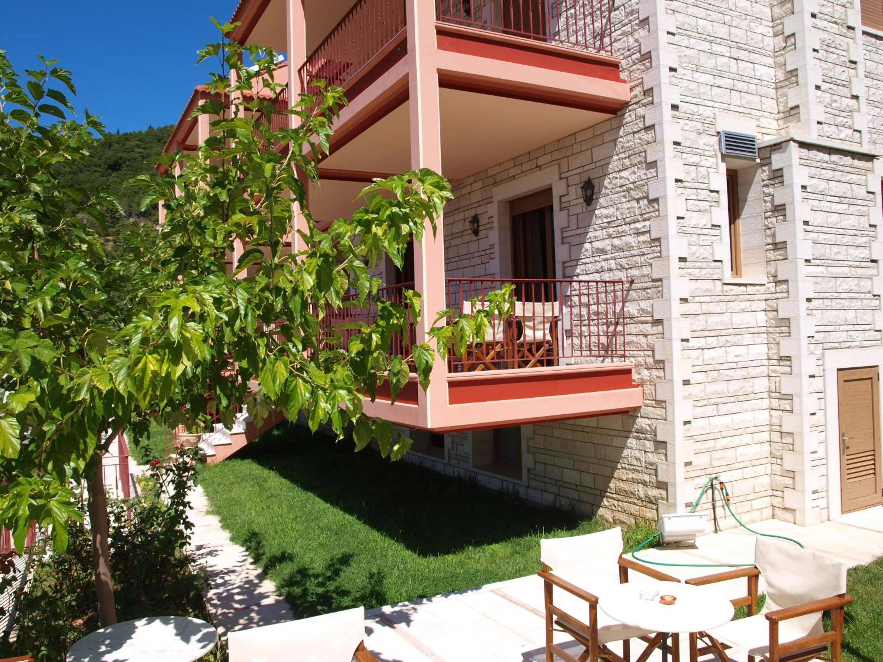 Area and facilities in Xenonas Kypseli