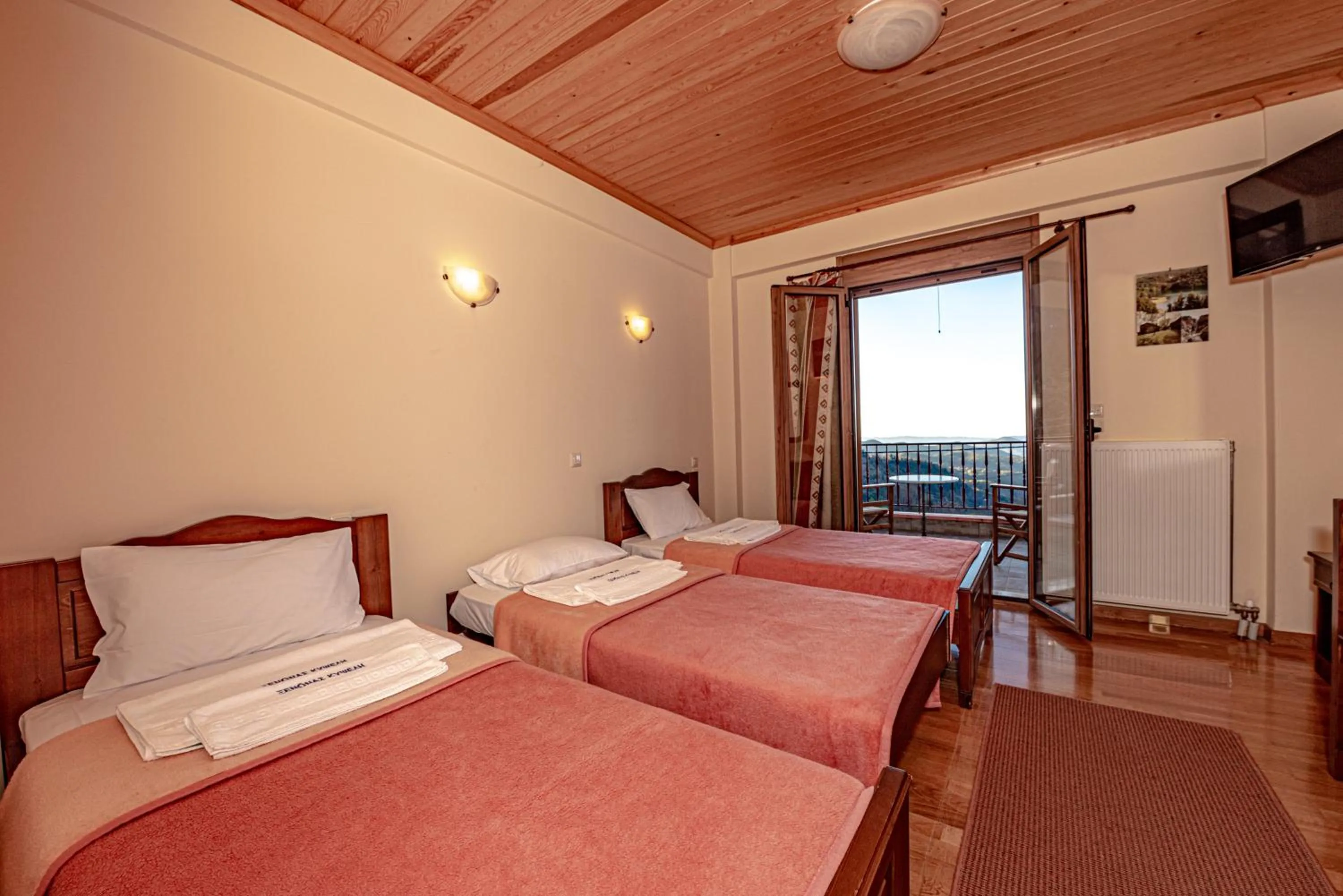 Bed in Xenonas Kypseli