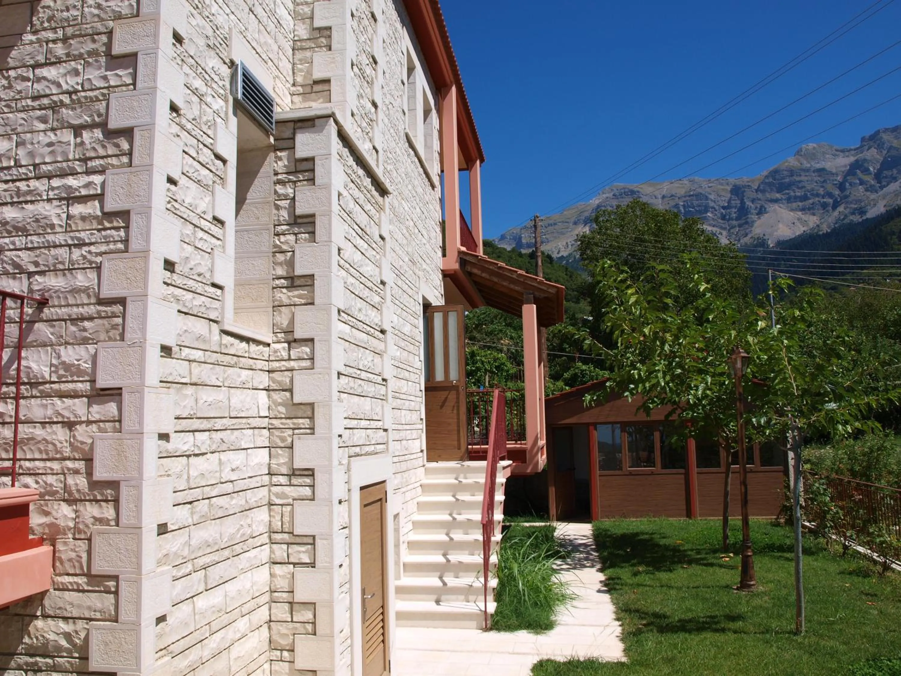 Mountain view in Xenonas Kypseli