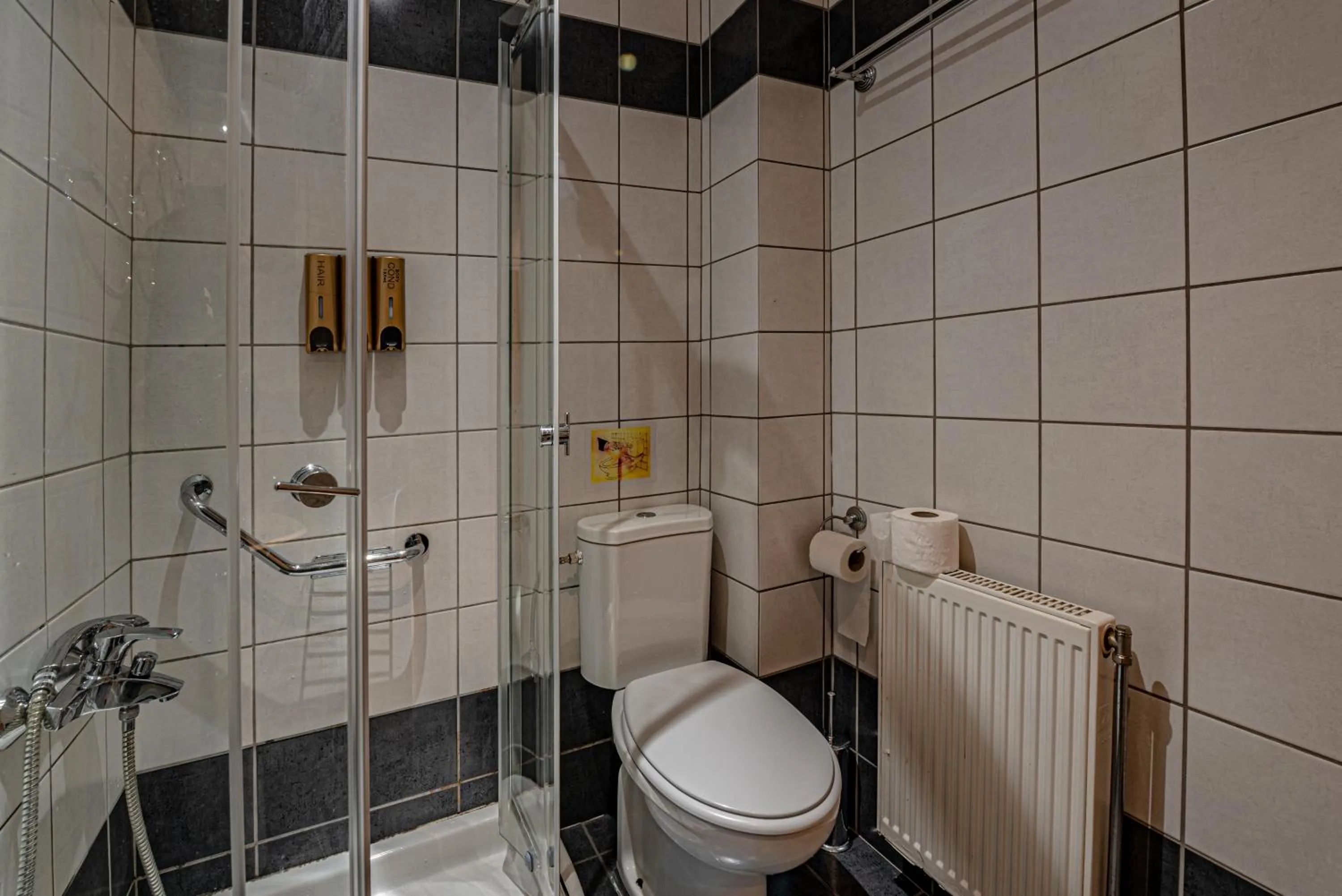 Bathroom in Xenonas Kypseli