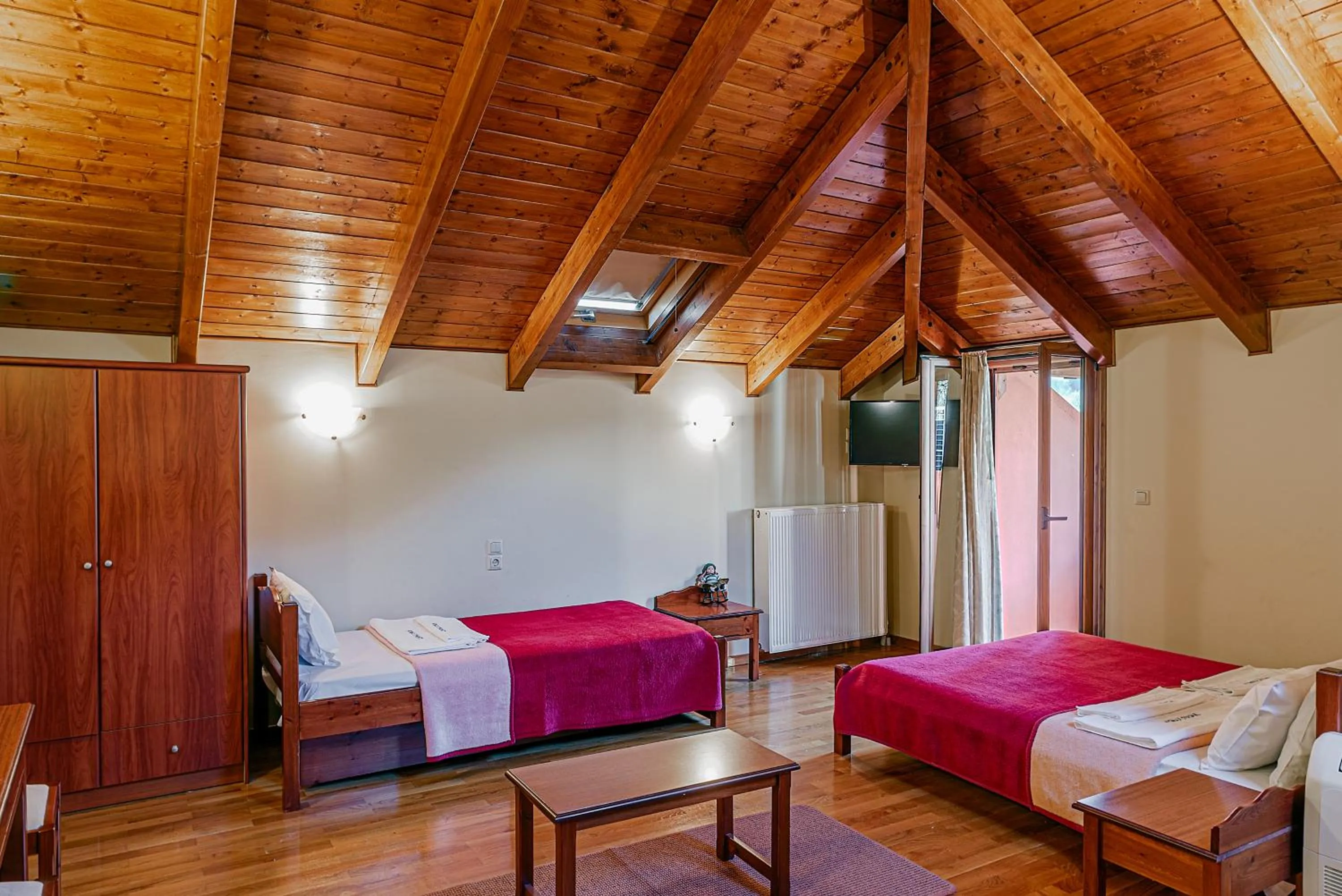 TV and multimedia, Bed in Xenonas Kypseli