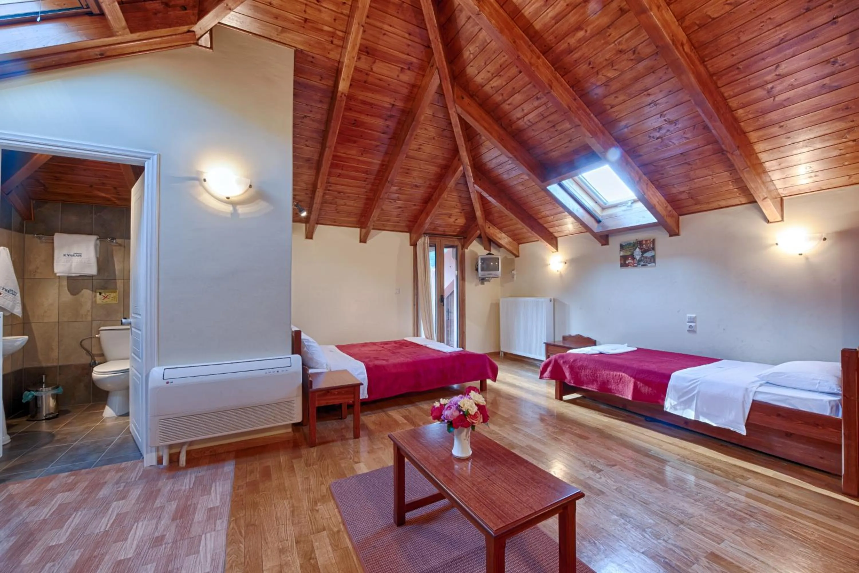 Bed in Xenonas Kypseli