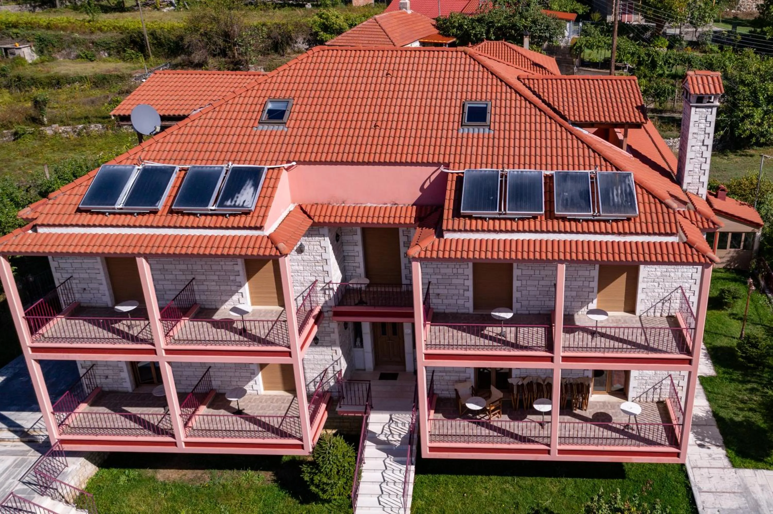 Property building in Xenonas Kypseli