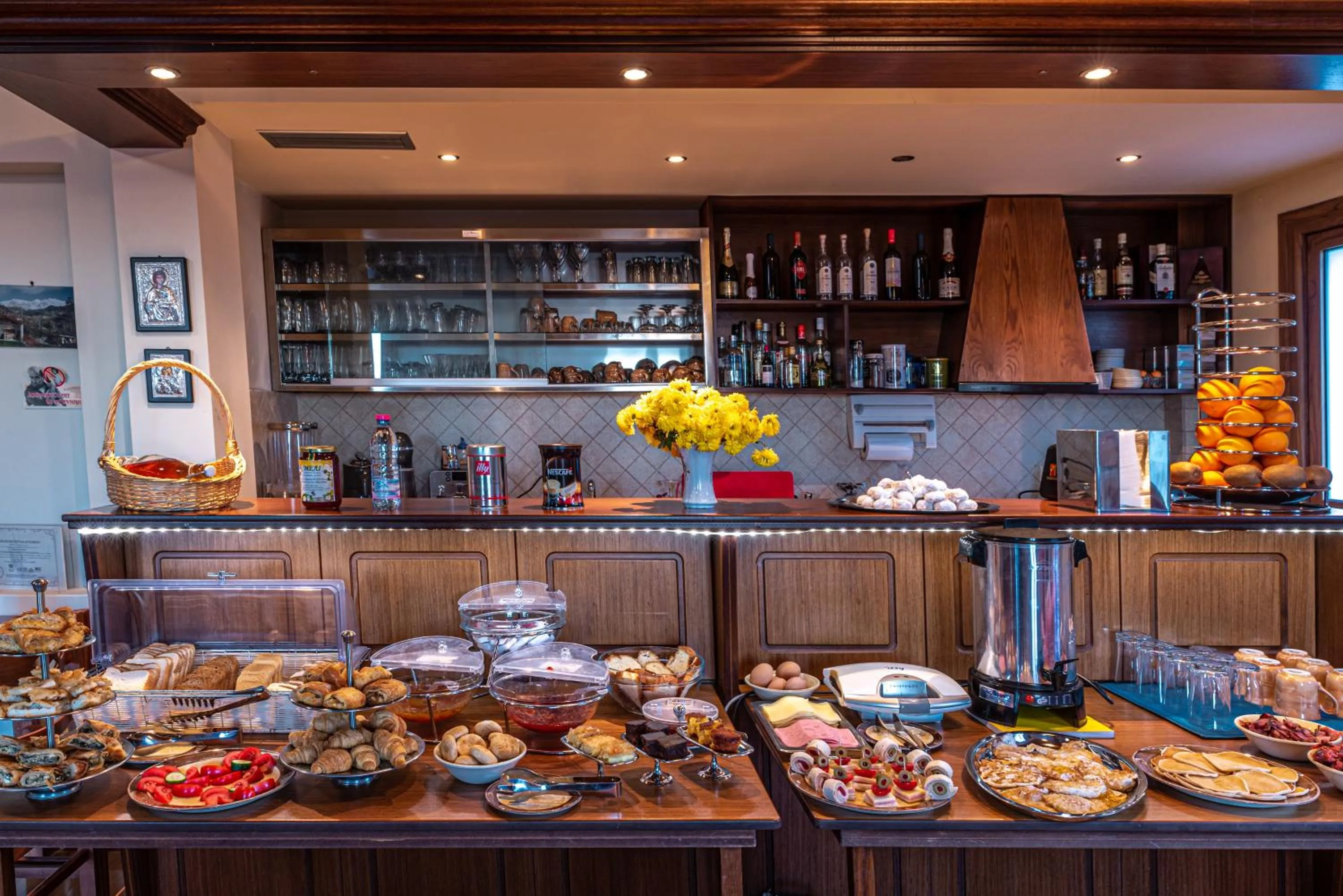 Lounge or bar in Xenonas Kypseli