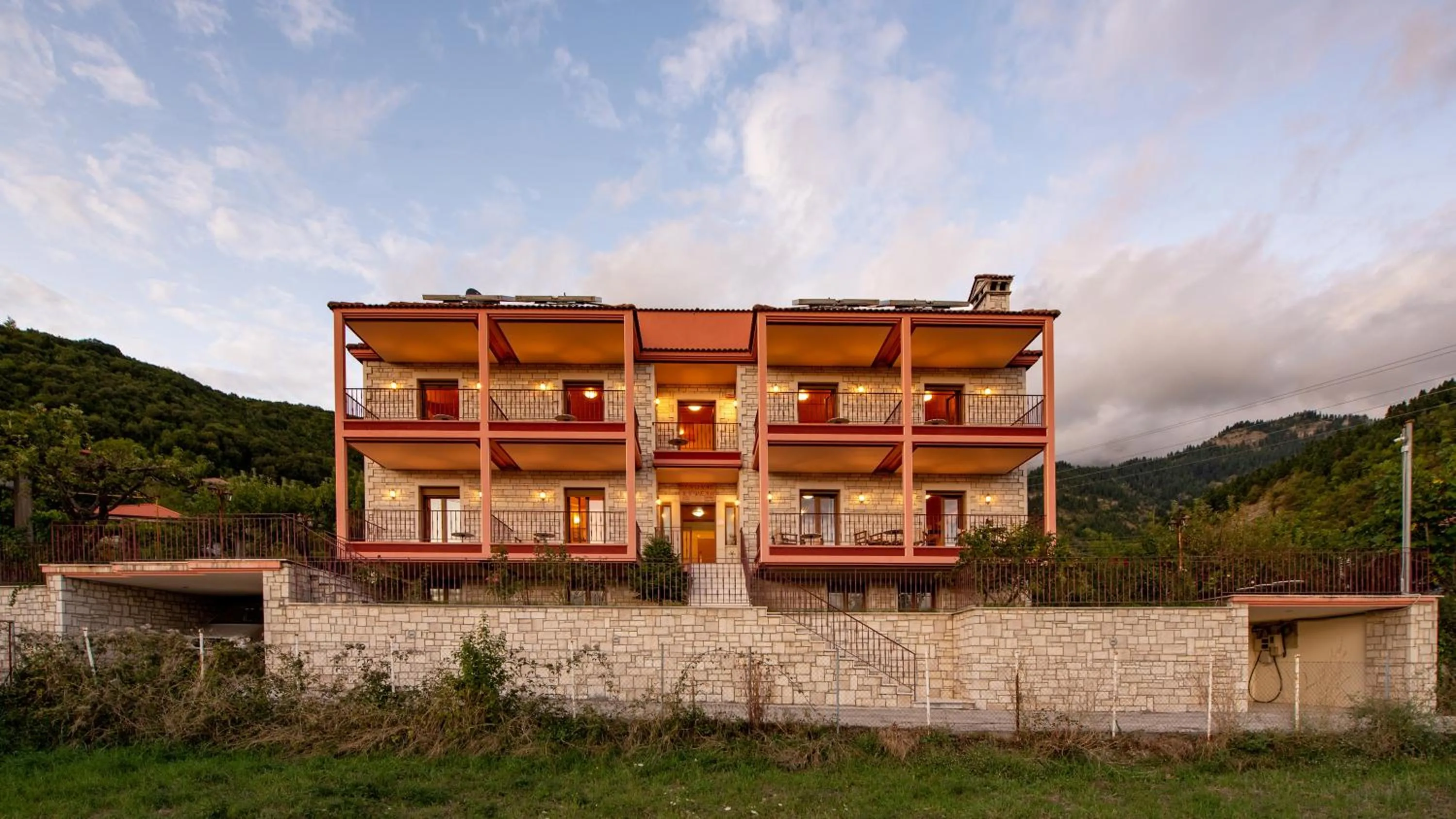 Property building in Xenonas Kypseli