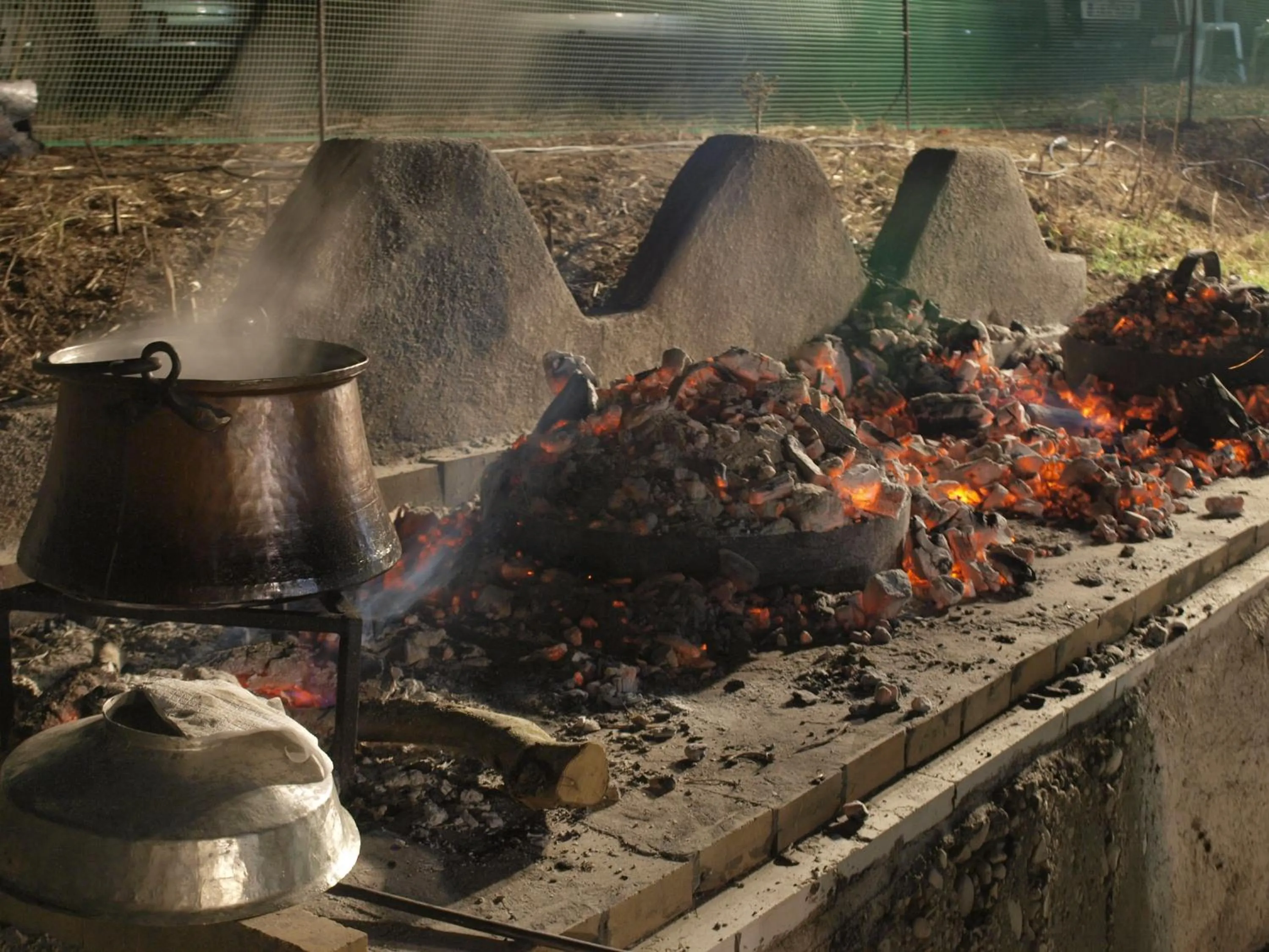 Seasons in Xenonas Kypseli