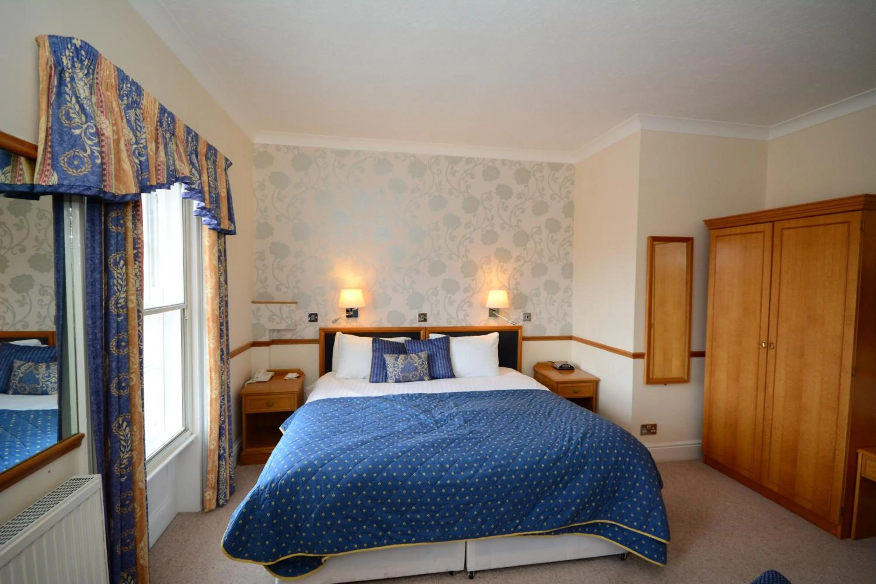 Bedroom, Bed in The Crescent Hotel