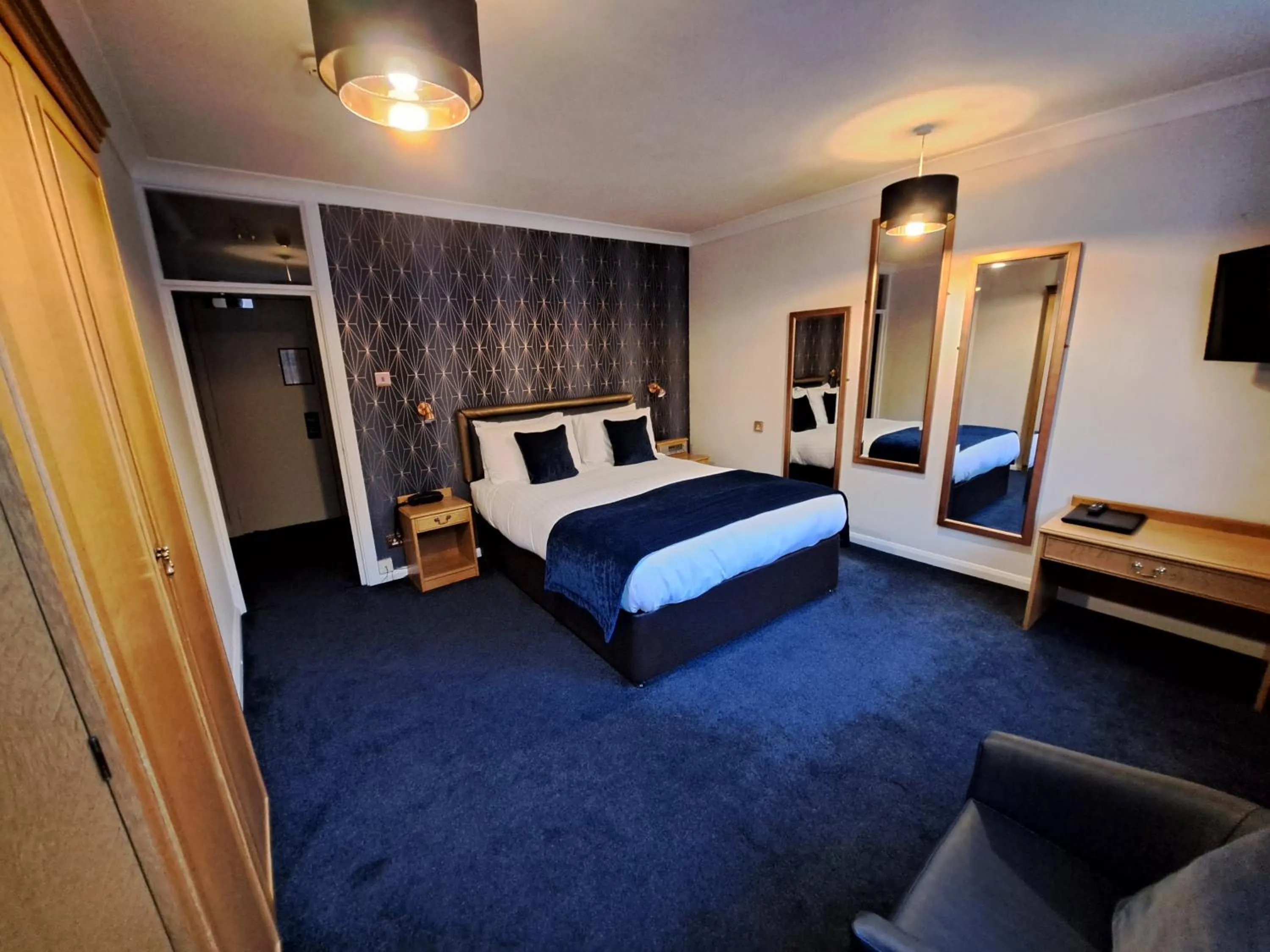 Bedroom, Bed in The Crescent Hotel