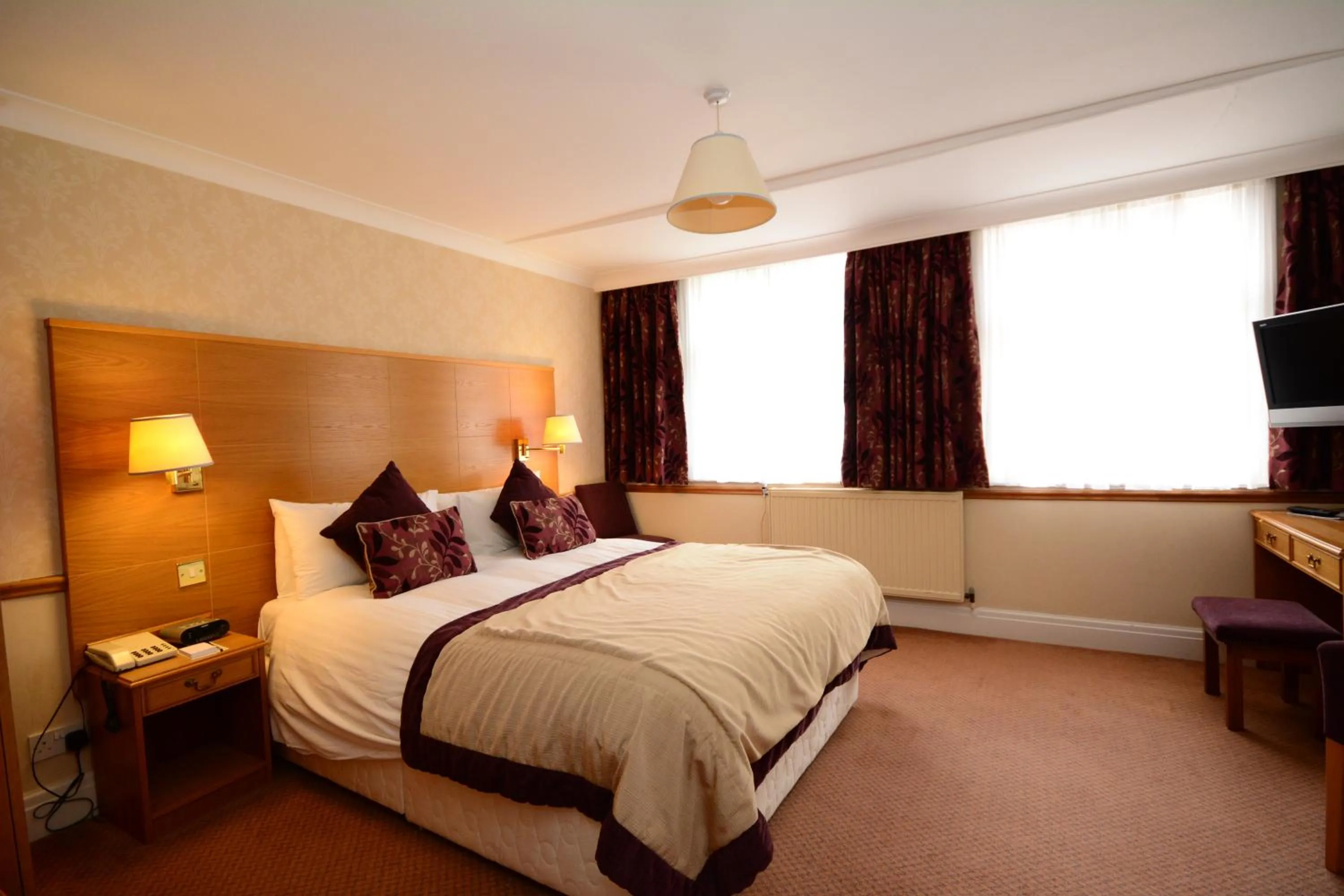 Photo of the whole room, Bed in The Crescent Hotel