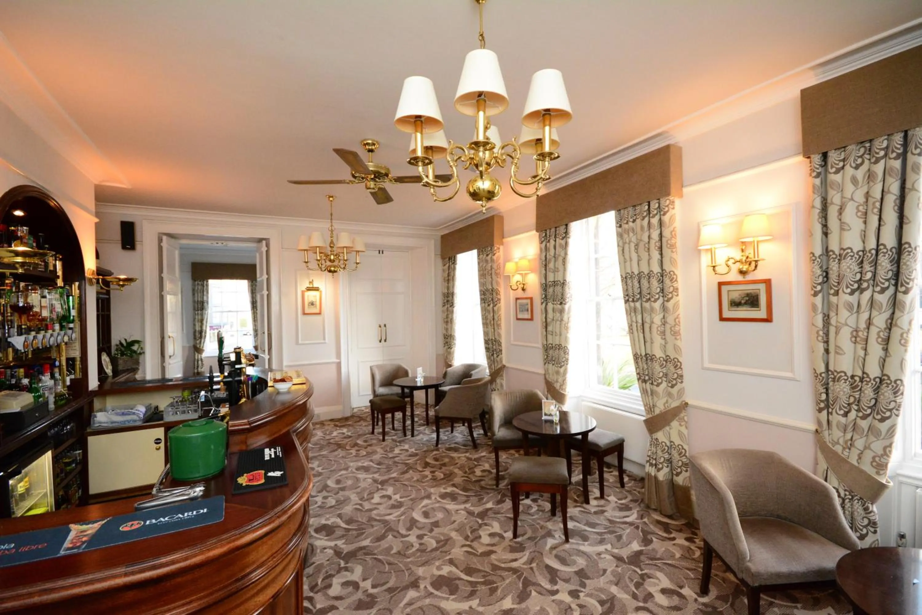Lounge or bar in The Crescent Hotel