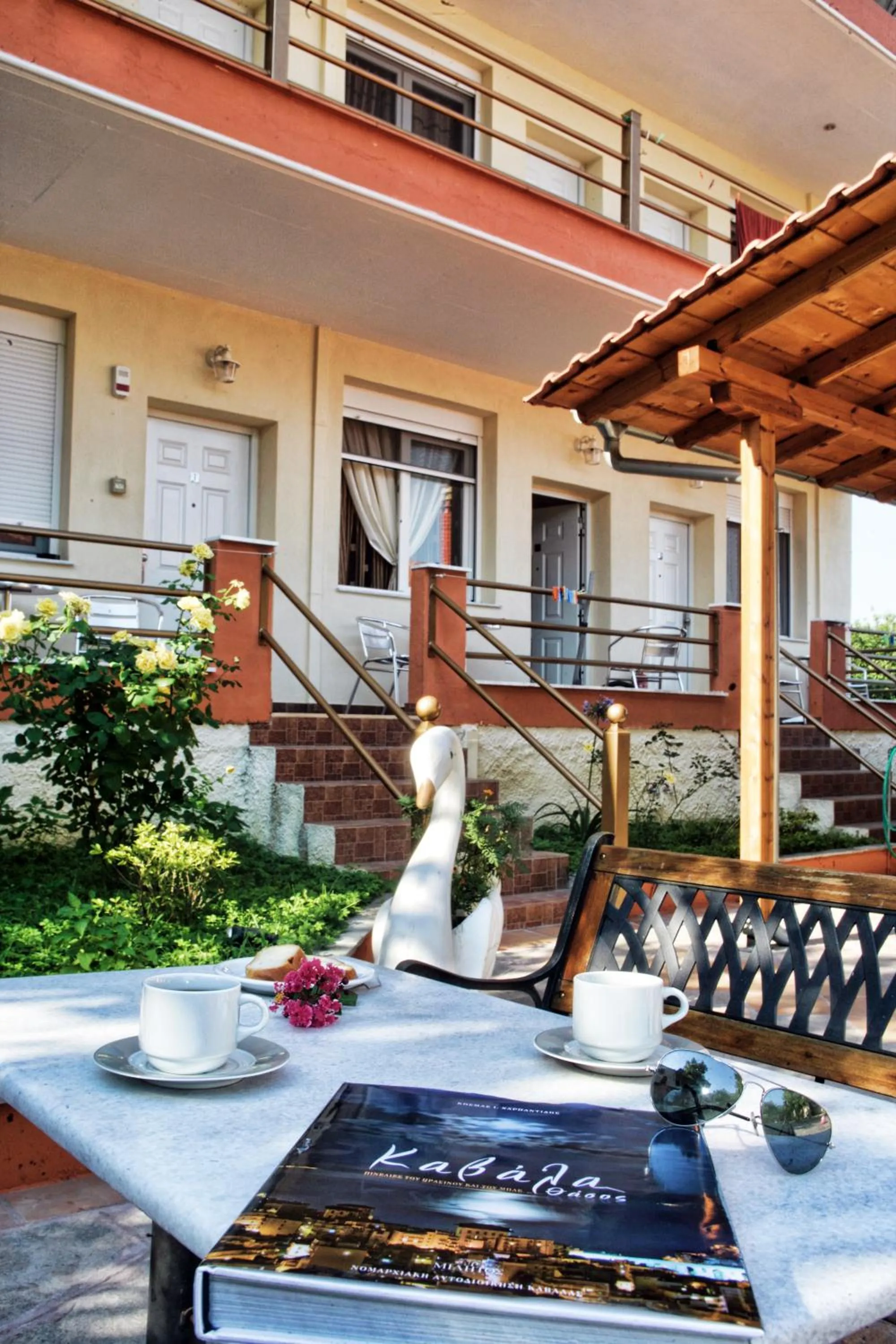 Facade/entrance in Anestis Studios