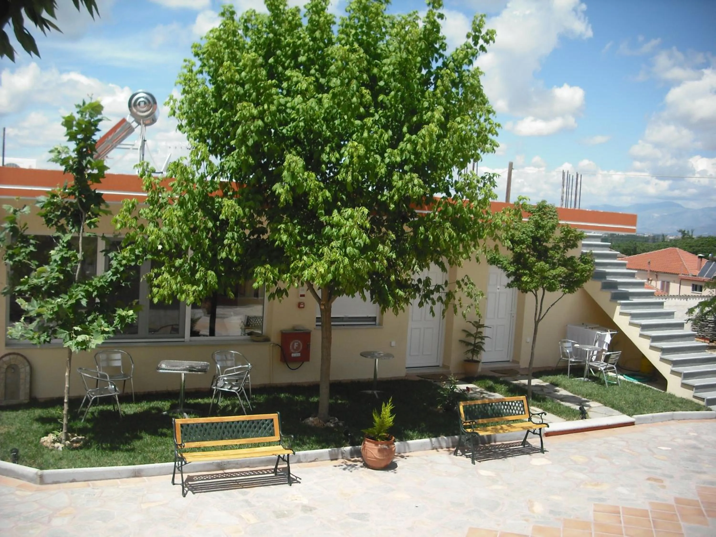 Facade/entrance in Anestis Studios