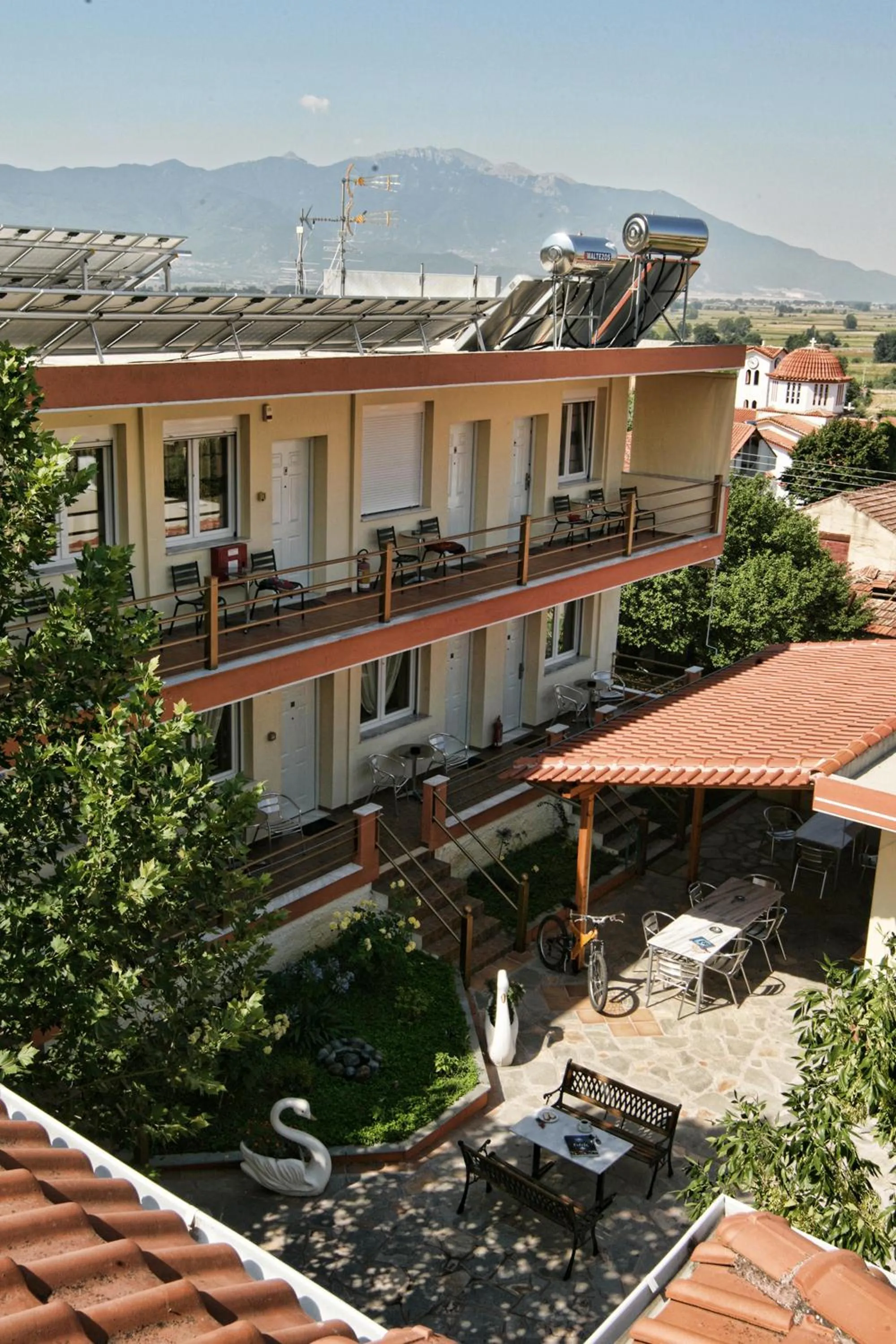 Facade/entrance in Anestis Studios