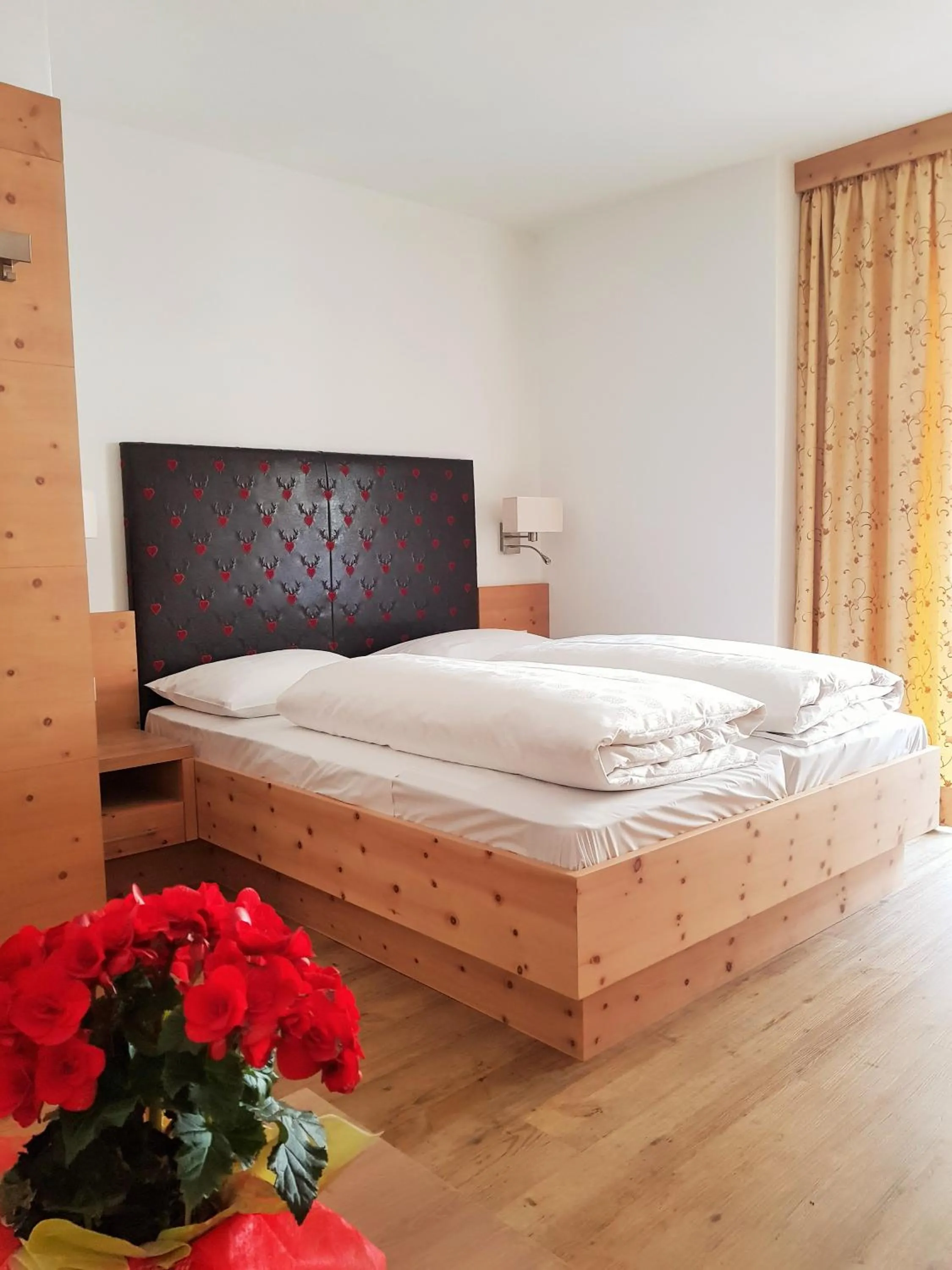 Photo of the whole room, Bed in Zur Brücke apartments and rooms - Your home in heart of South Tyrol, with Brixencard
