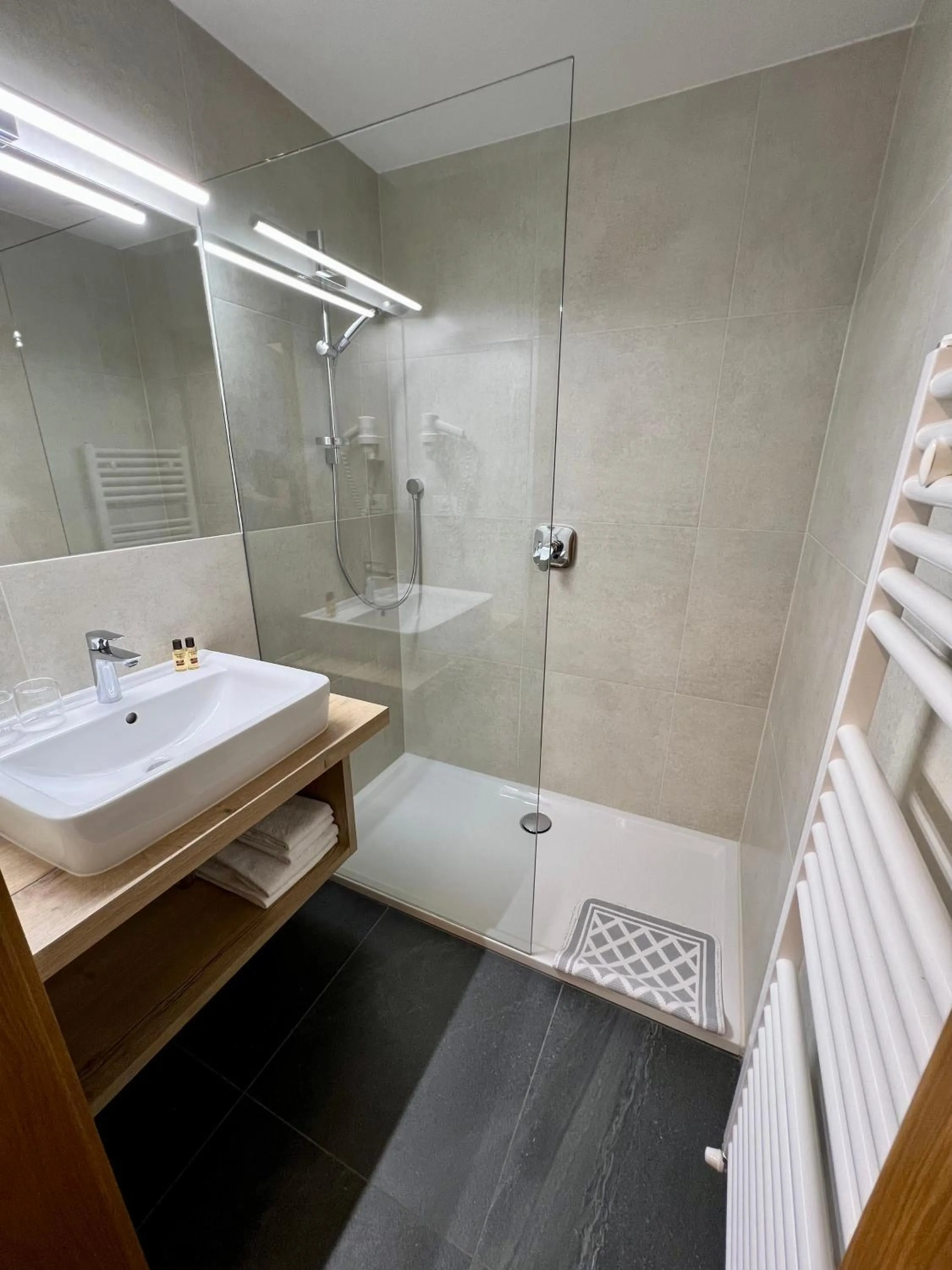Shower in Zur Brücke apartments and rooms - Your home in heart of South Tyrol, with Brixencard