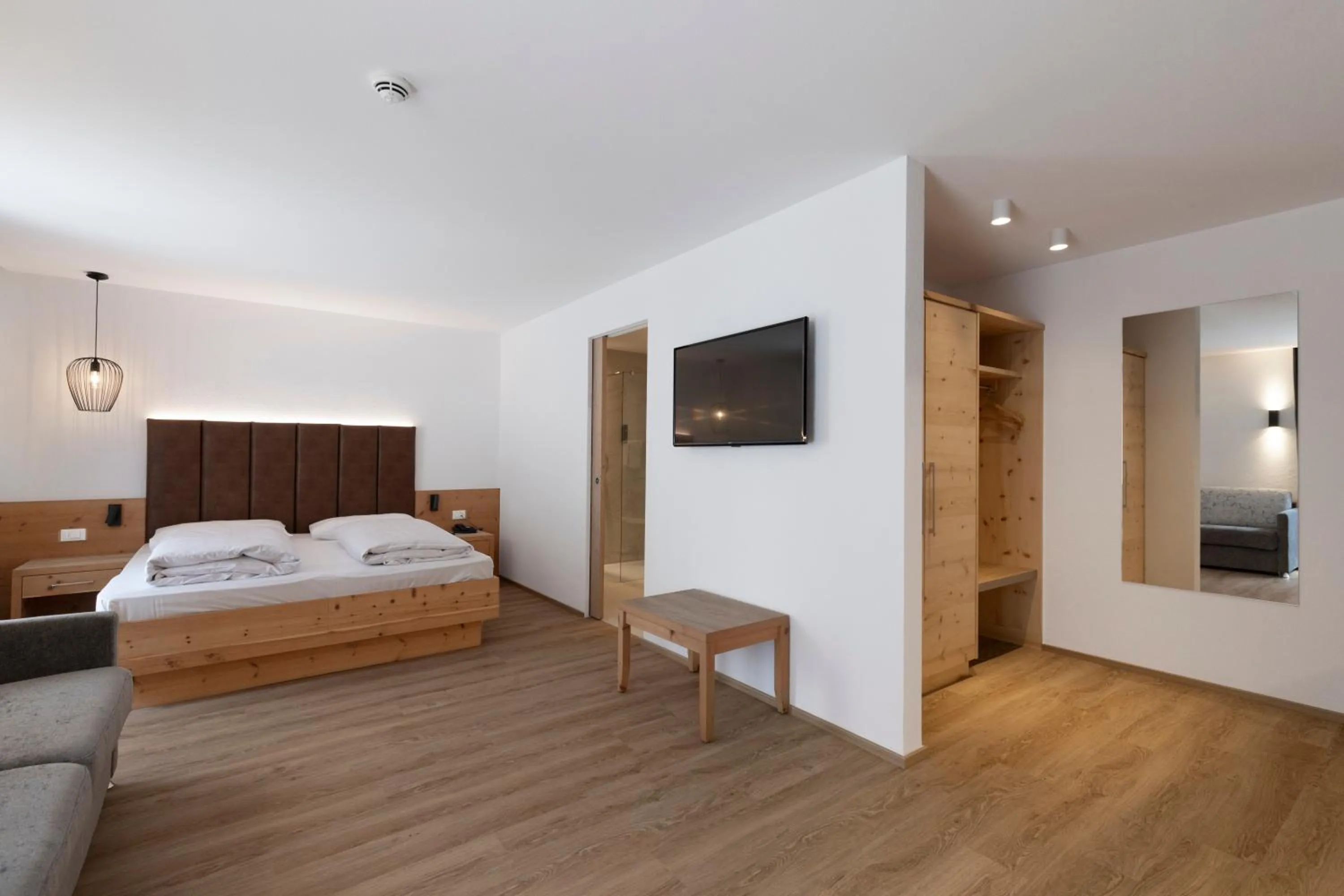 Photo of the whole room, Bed in Zur Brücke apartments and rooms - Your home in heart of South Tyrol, with Brixencard