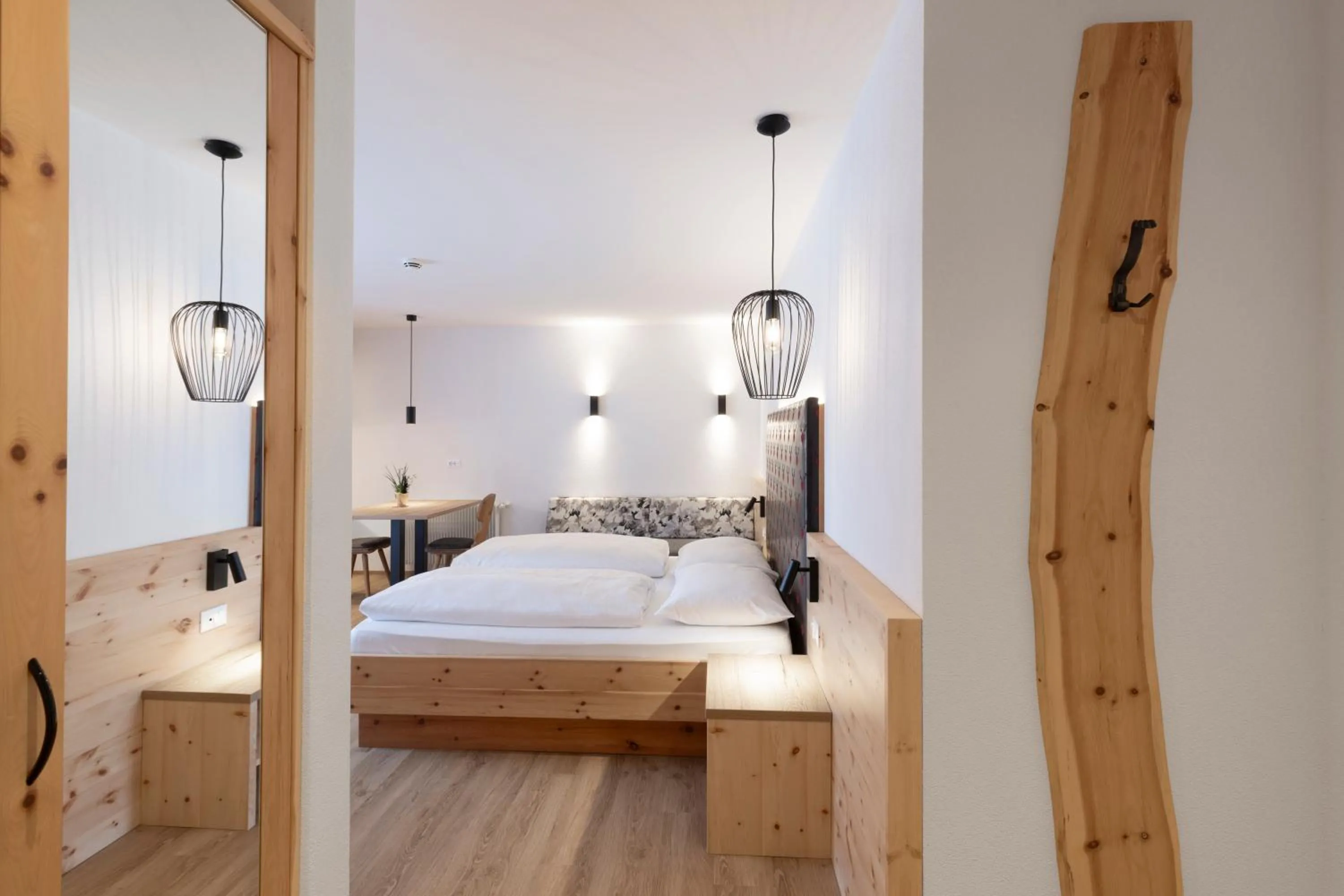 Photo of the whole room, Bed in Zur Brücke apartments and rooms - Your home in heart of South Tyrol, with Brixencard