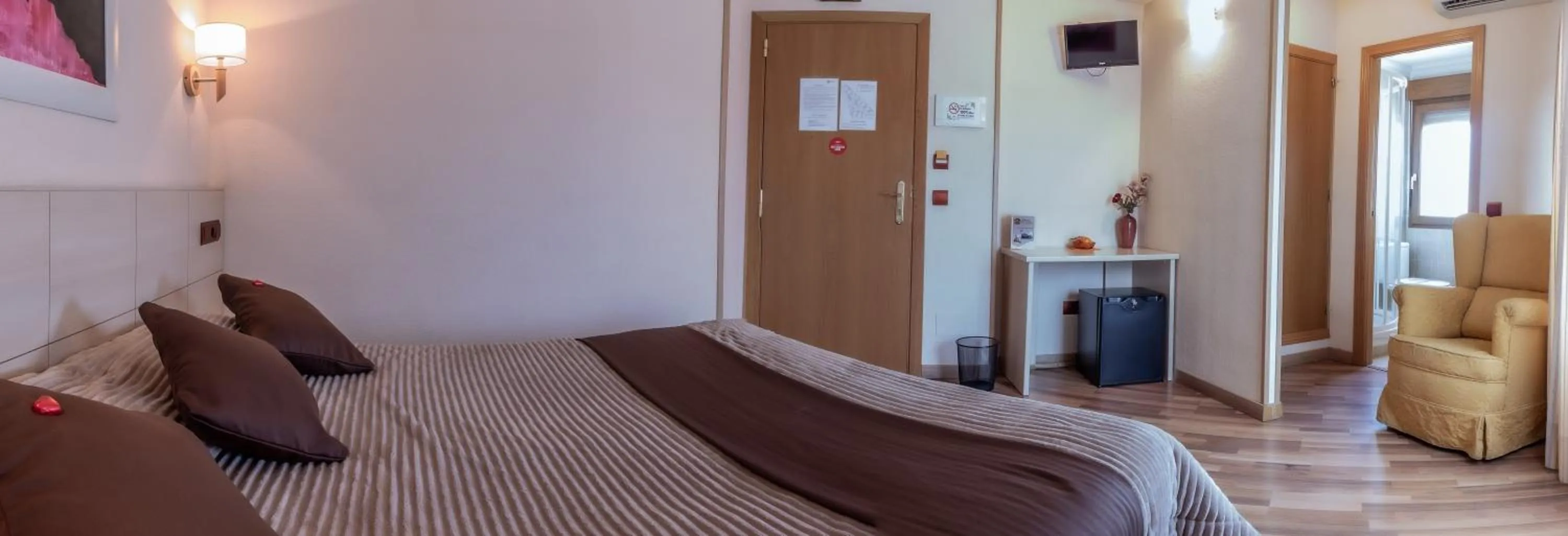 Bed in Hostal Rural El Caño by Vivere Stays