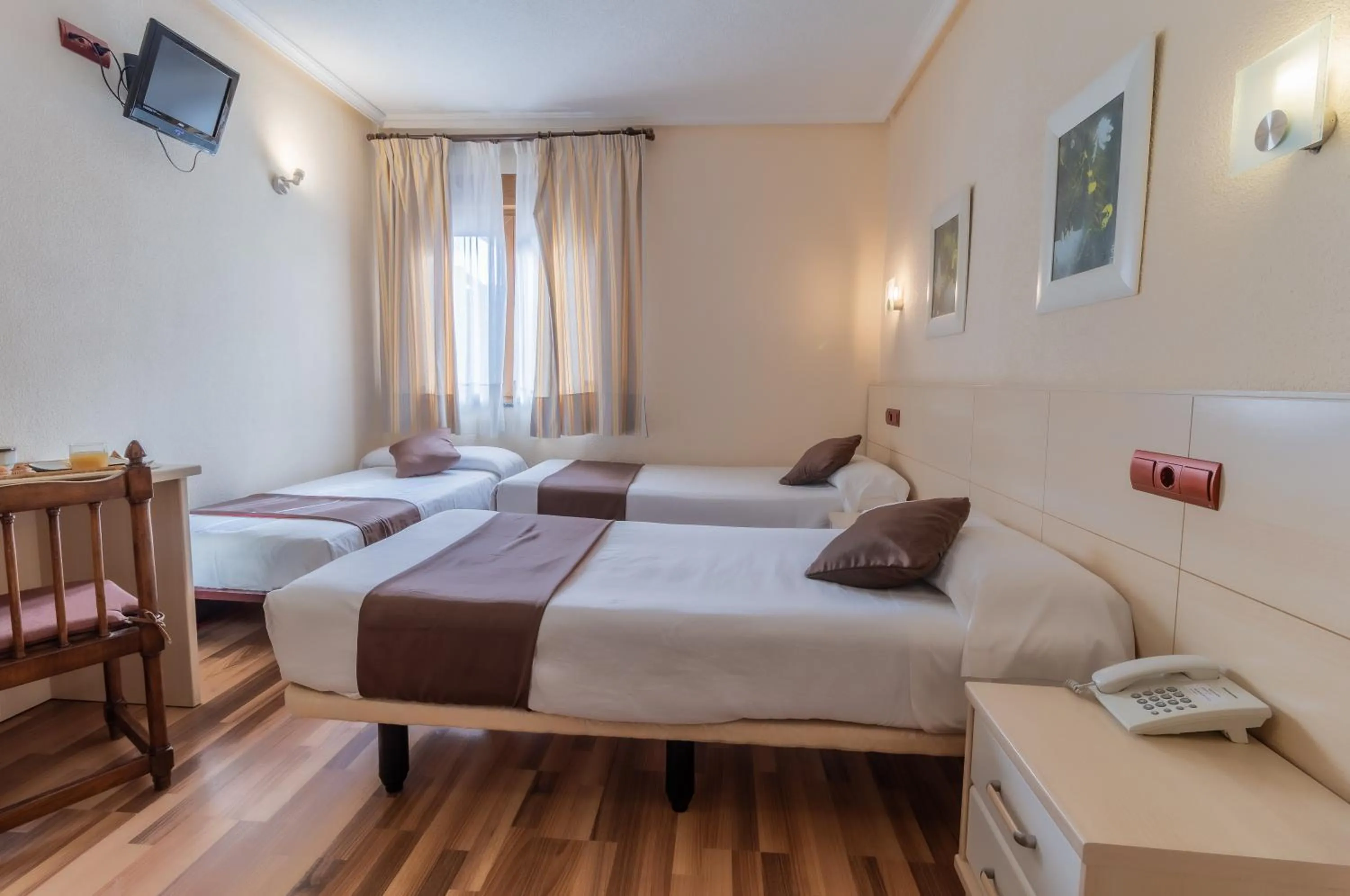 Photo of the whole room, Bed in Hostal Rural El Caño by Vivere Stays