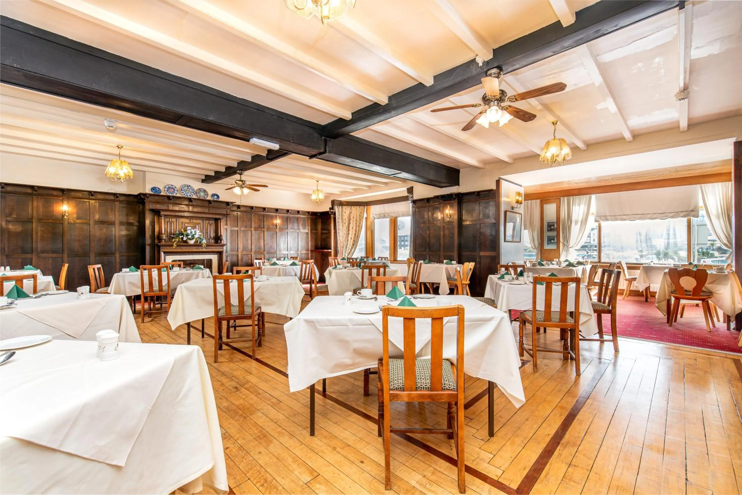 Restaurant/places to eat in The Headlands