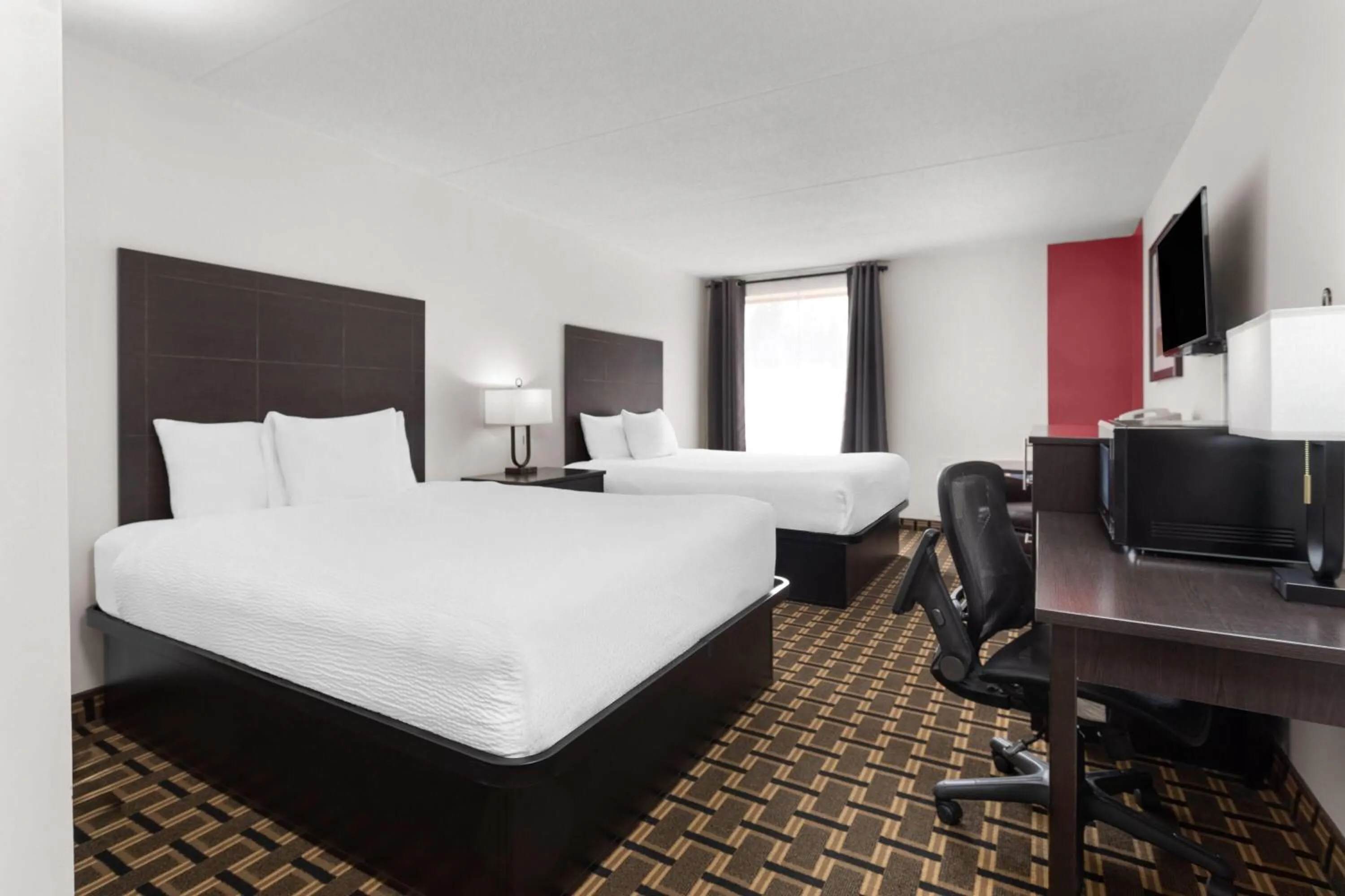 Photo of the whole room, Bed in Travelodge by Wyndham Lindsay