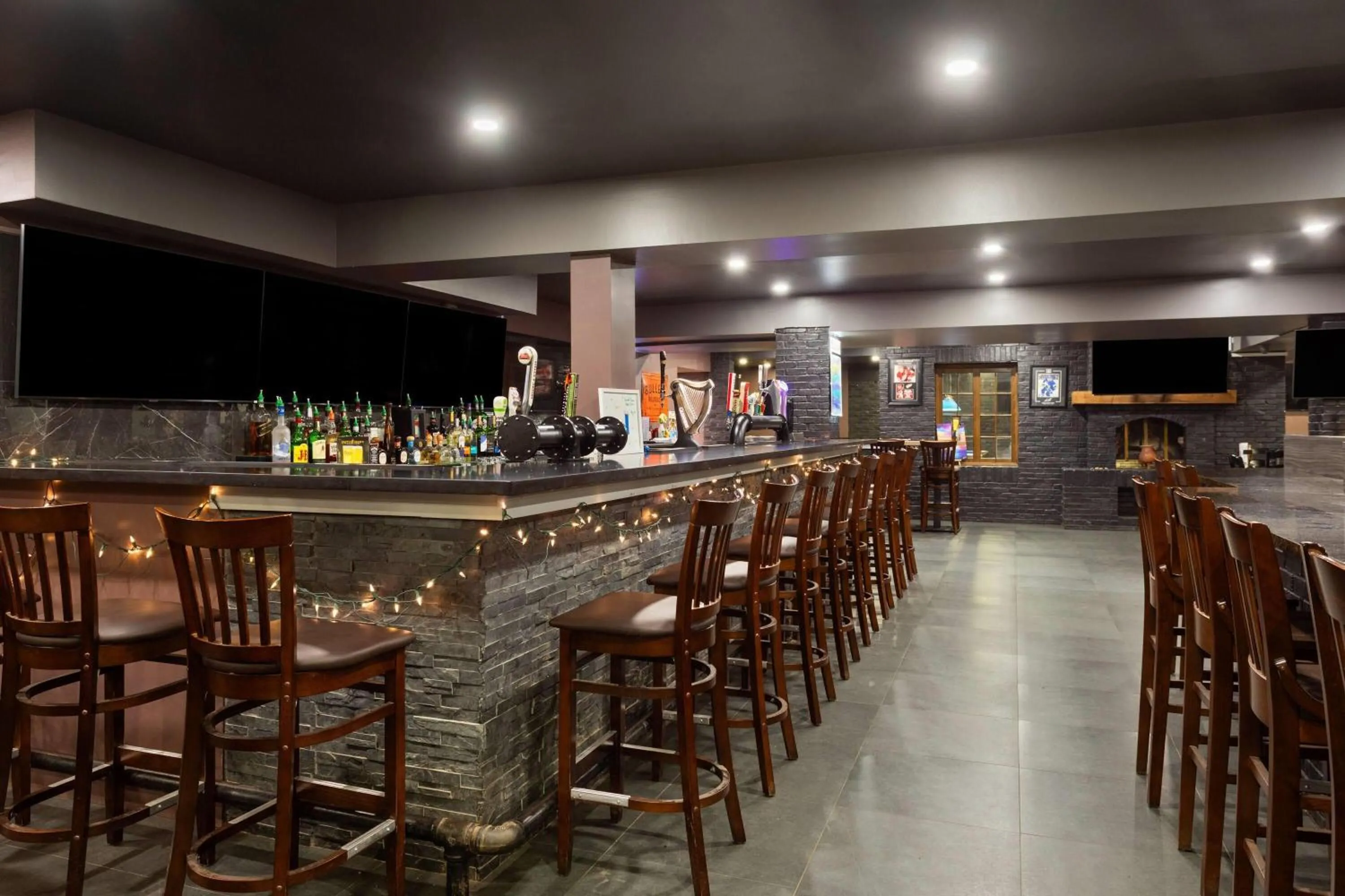 Lounge or bar in Travelodge by Wyndham Lindsay