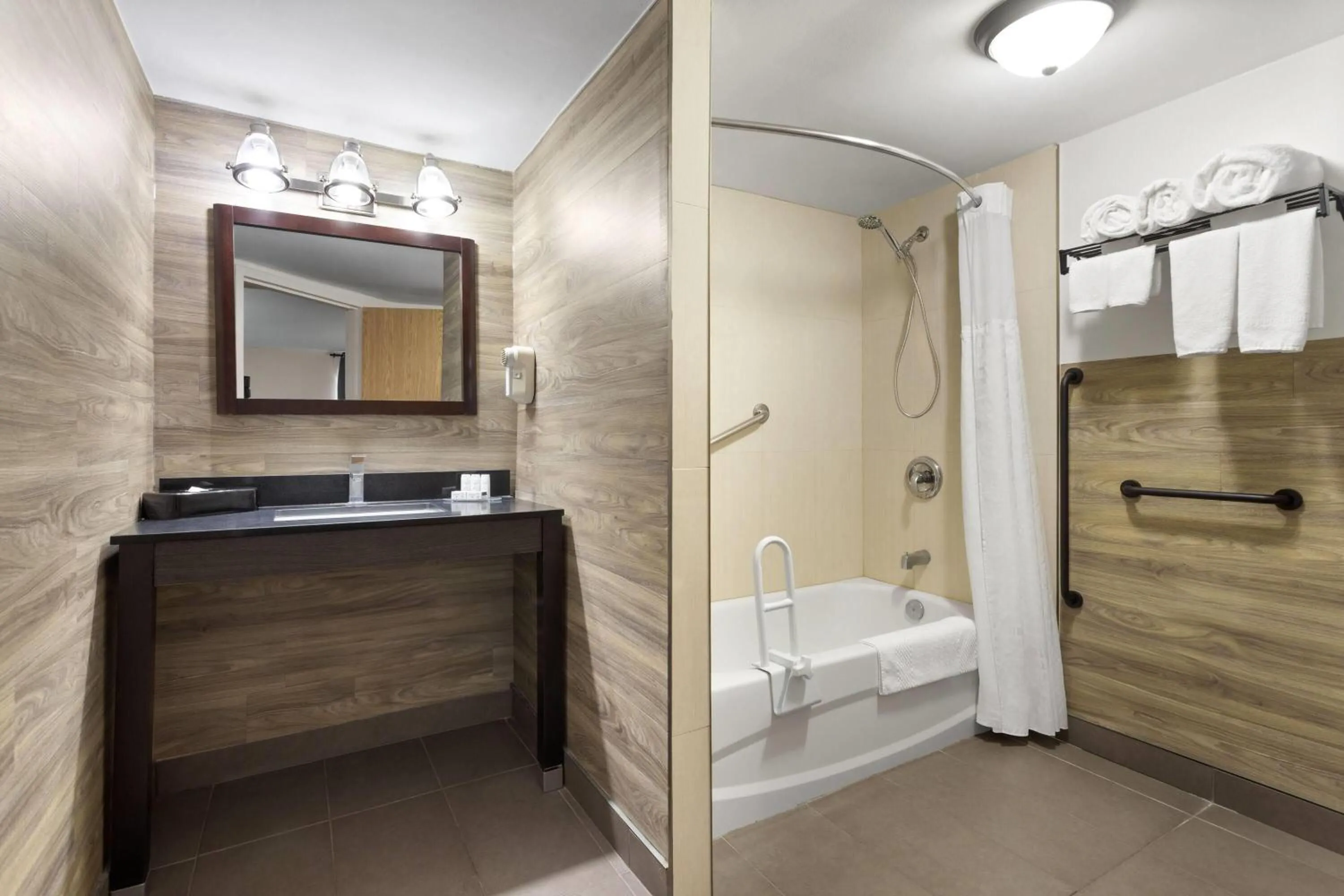 Bathroom in Travelodge by Wyndham Lindsay