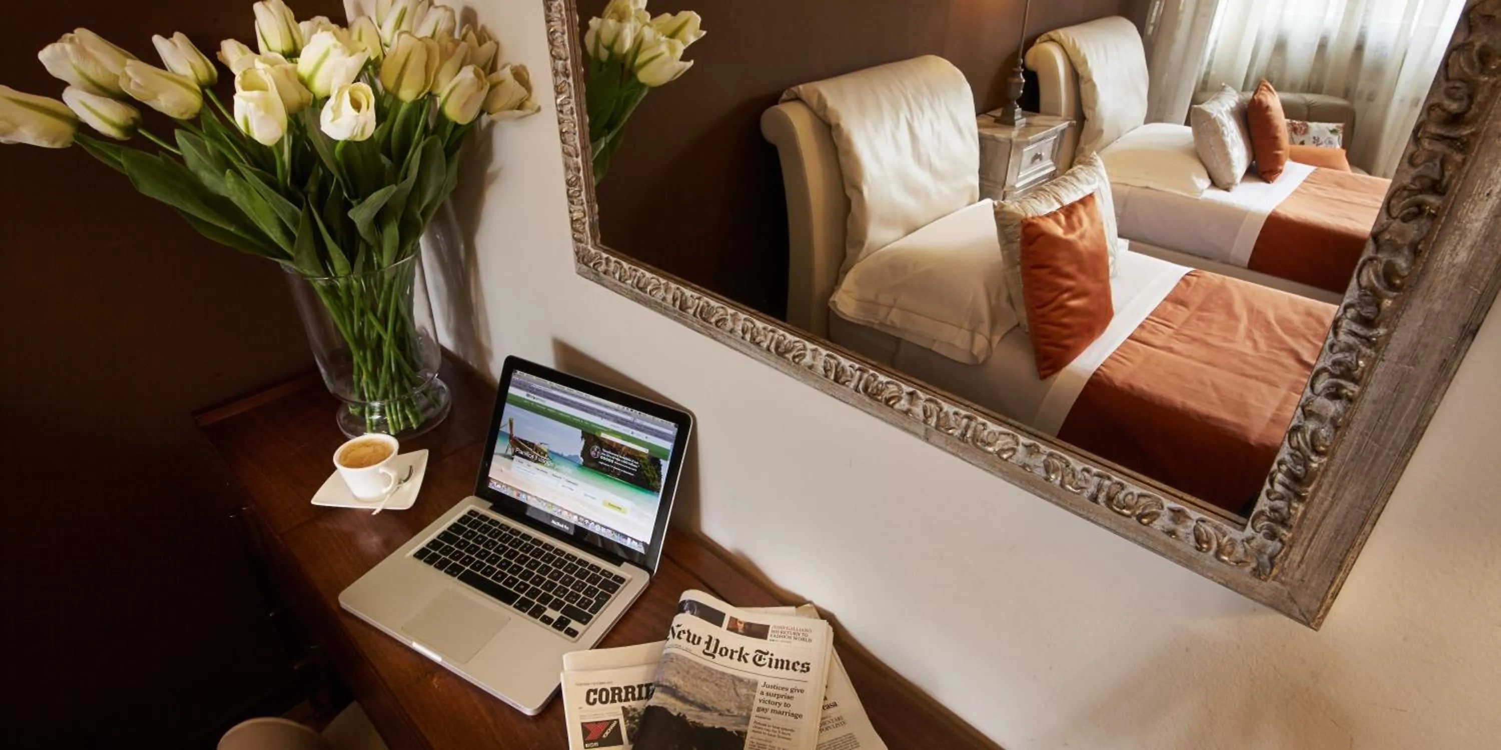 Decorative detail, Bed in La Dimora Del Bassotto