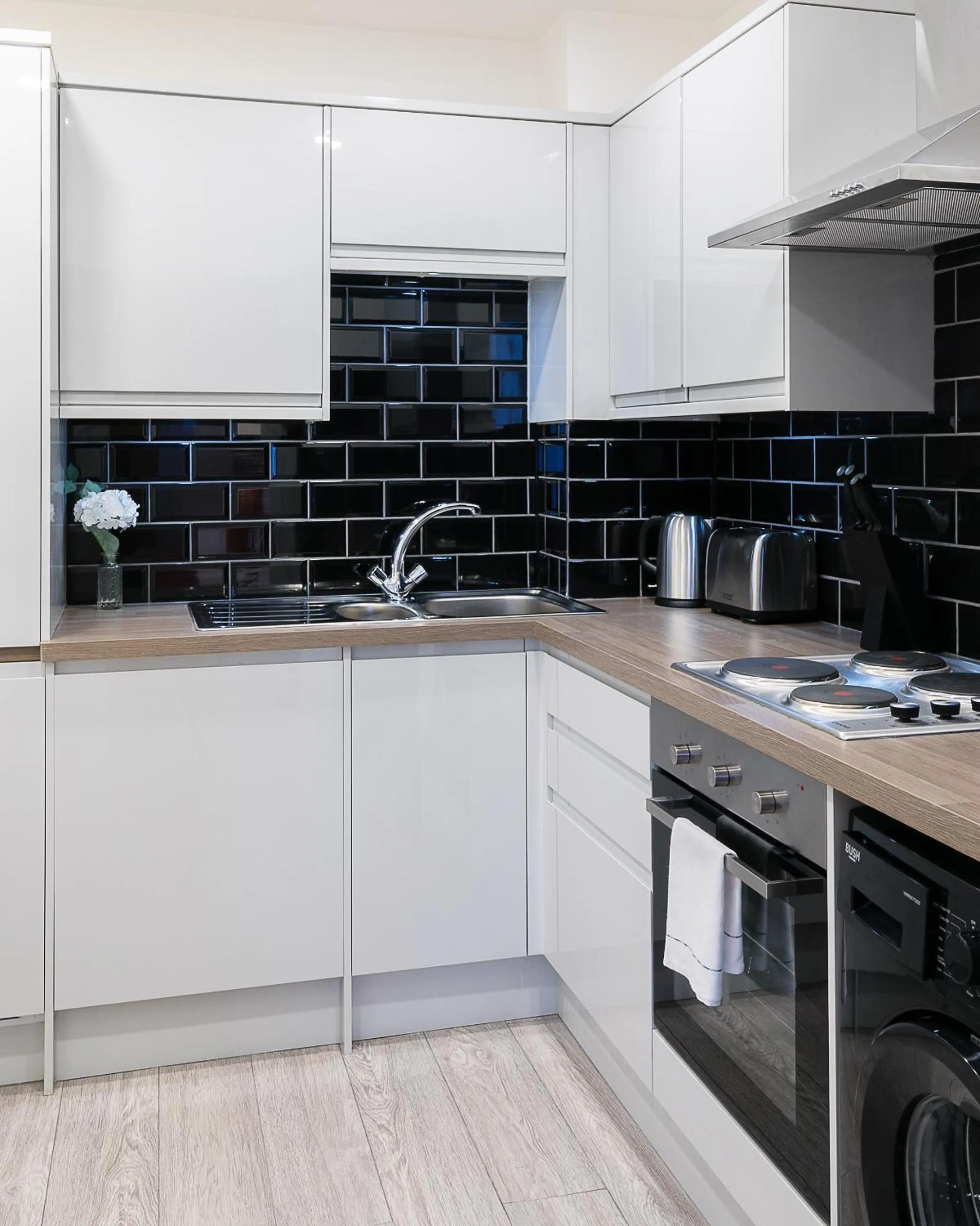 Kitchen or kitchenette in Cromwell road apartments