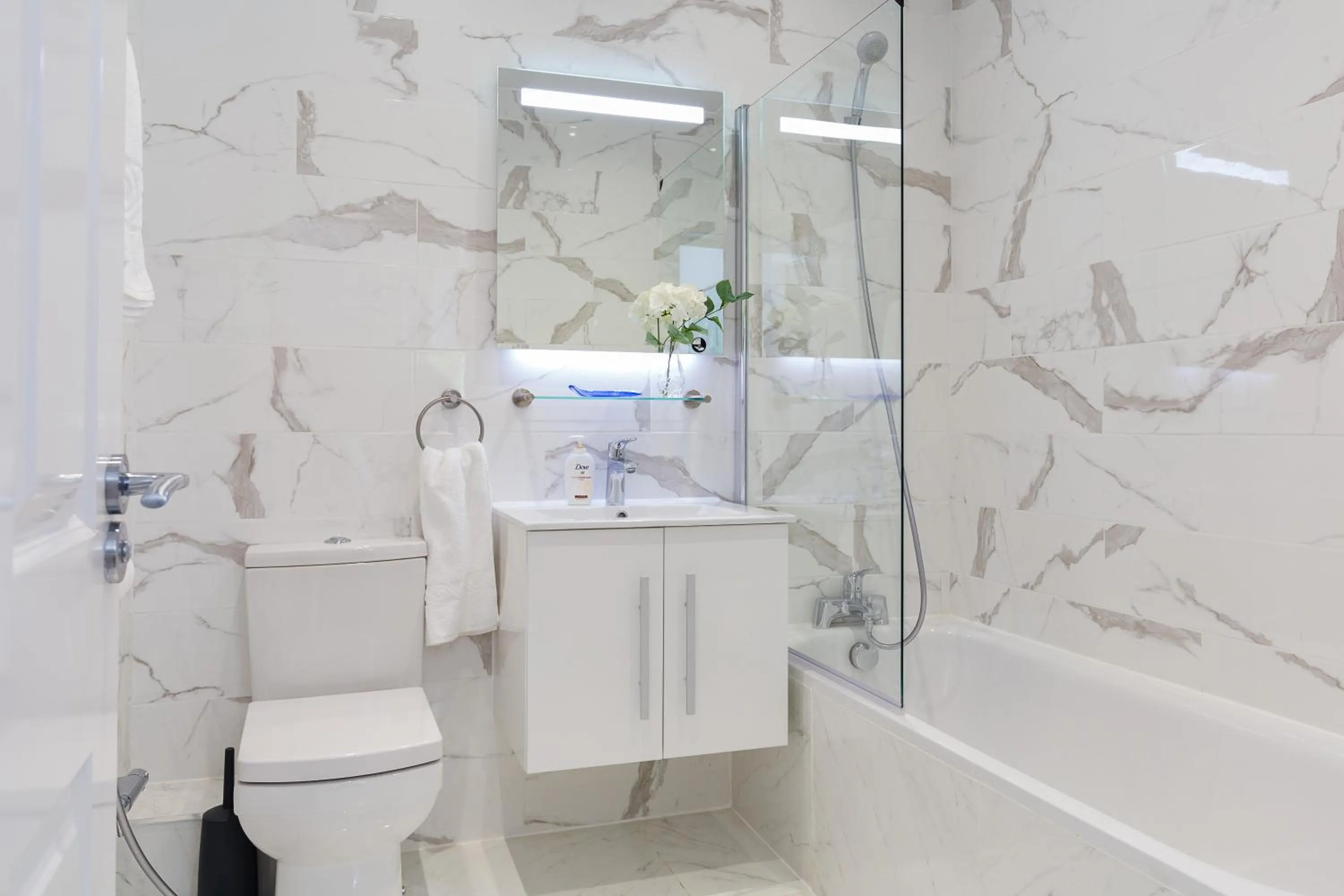 Bathroom in Cromwell road apartments