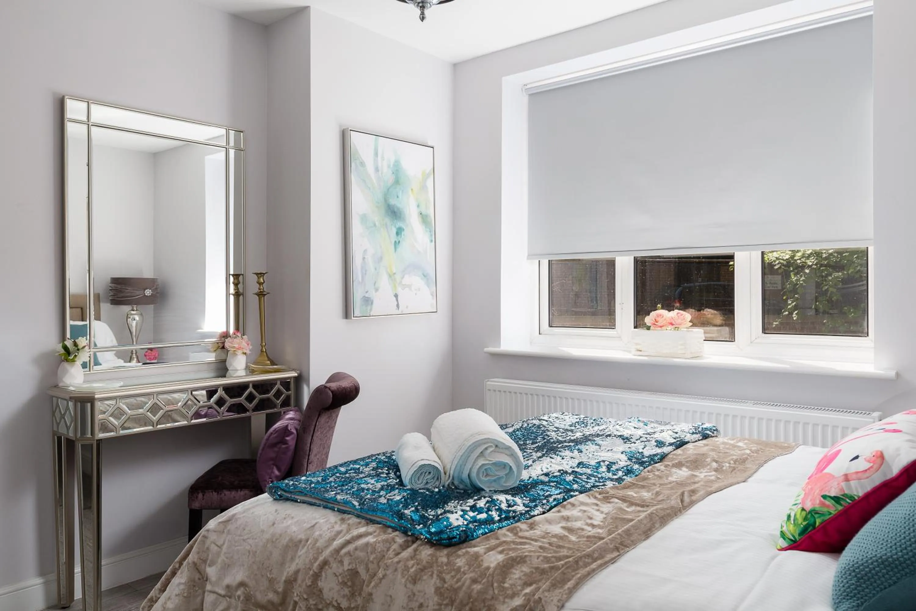 Bedroom, Bed in Cromwell road apartments